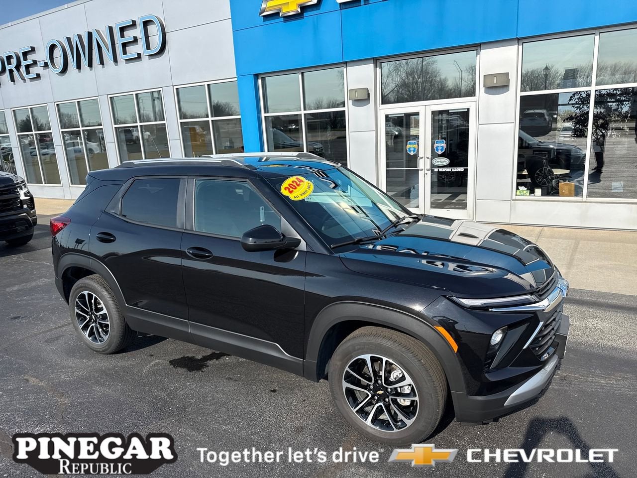 View vehicle photo 5