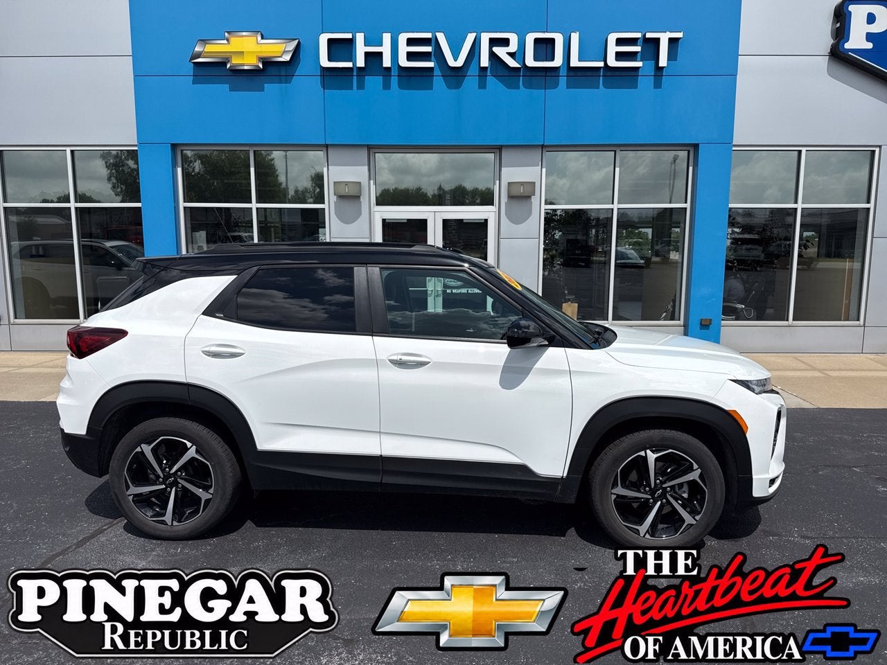 Summit White 2023 Chevrolet Trailblazer SUV / Crossover Front-Wheel Drive Automatic