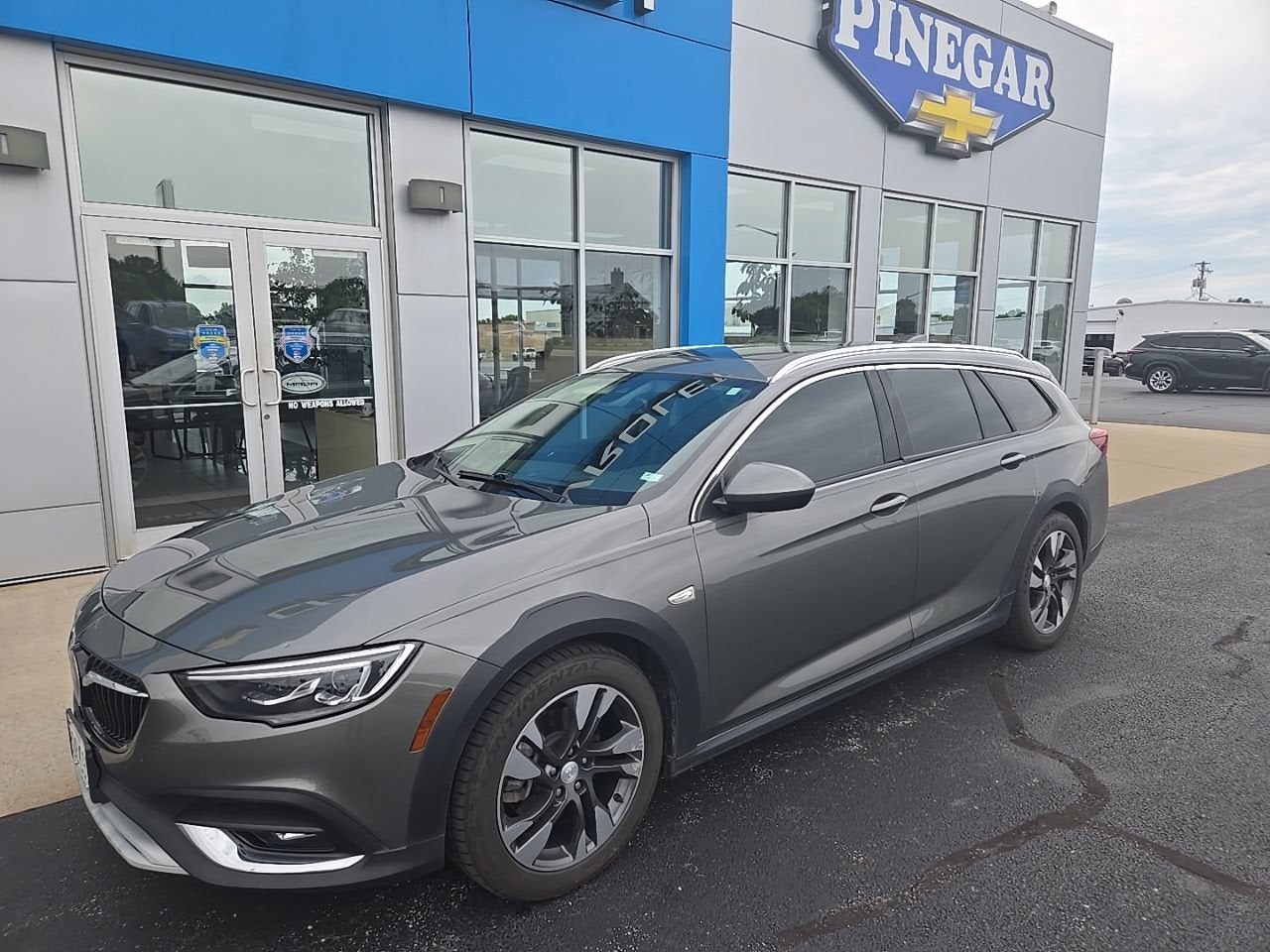  2018 Buick Regal TourX Essence AWD   