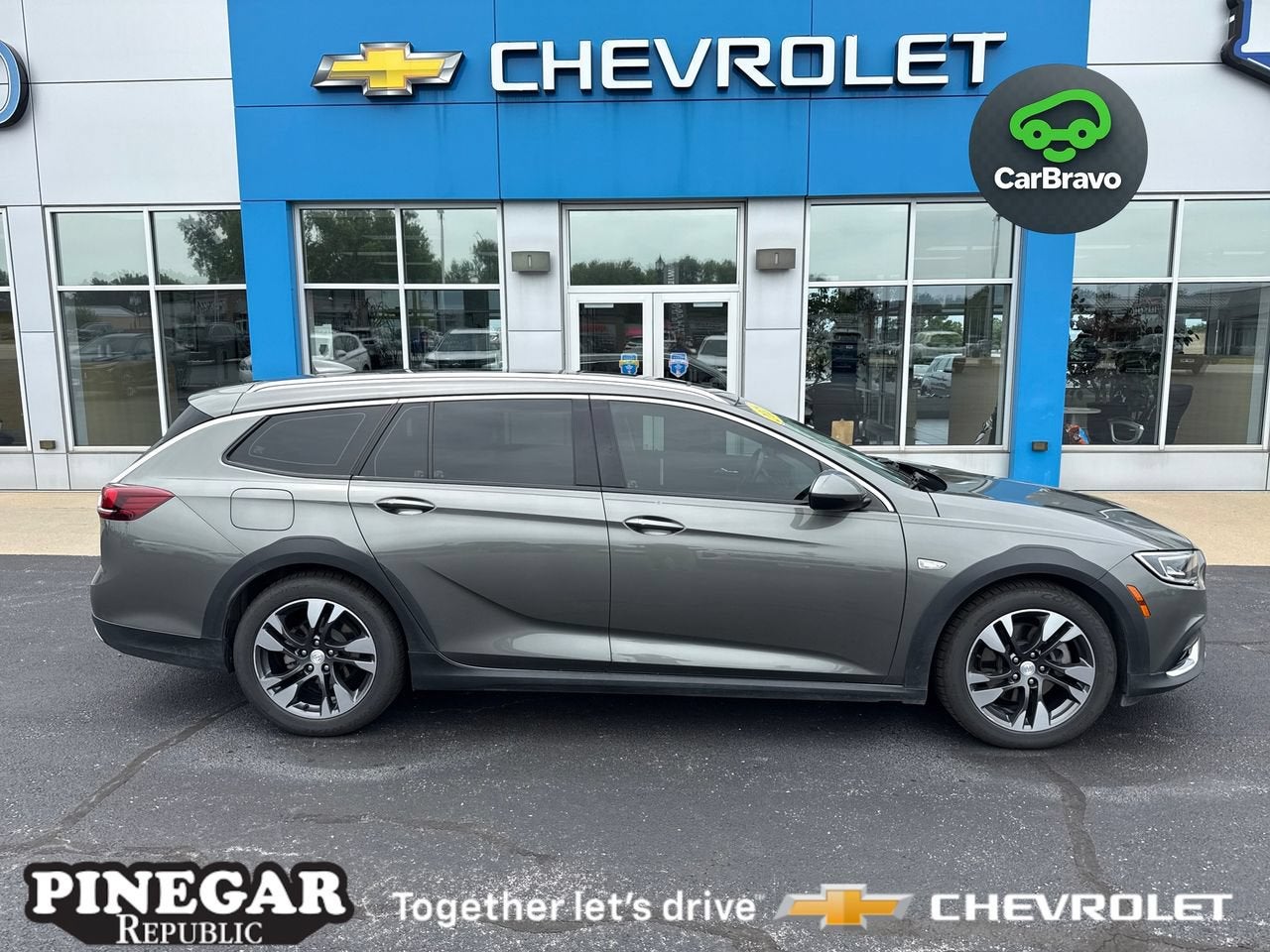 Smoked Pearl Metallic 2018 Buick Regal TourX Wagon All-Wheel Drive Automatic
