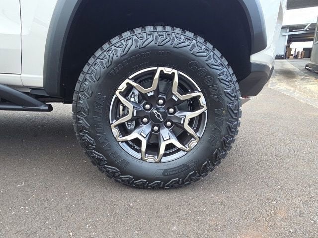 View vehicle photo 3