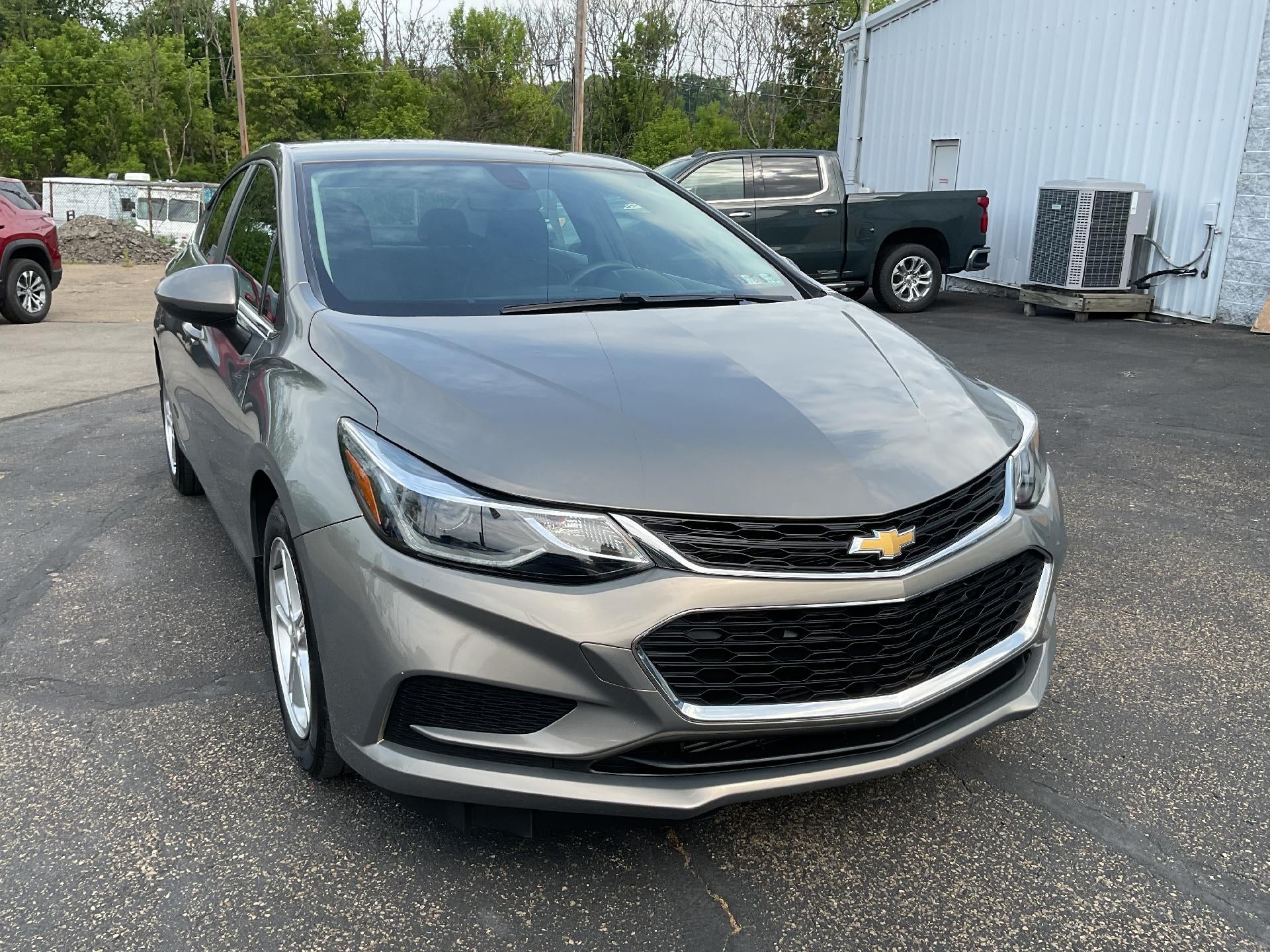  2017 Chevrolet Cruze LT Sedan FWD   
