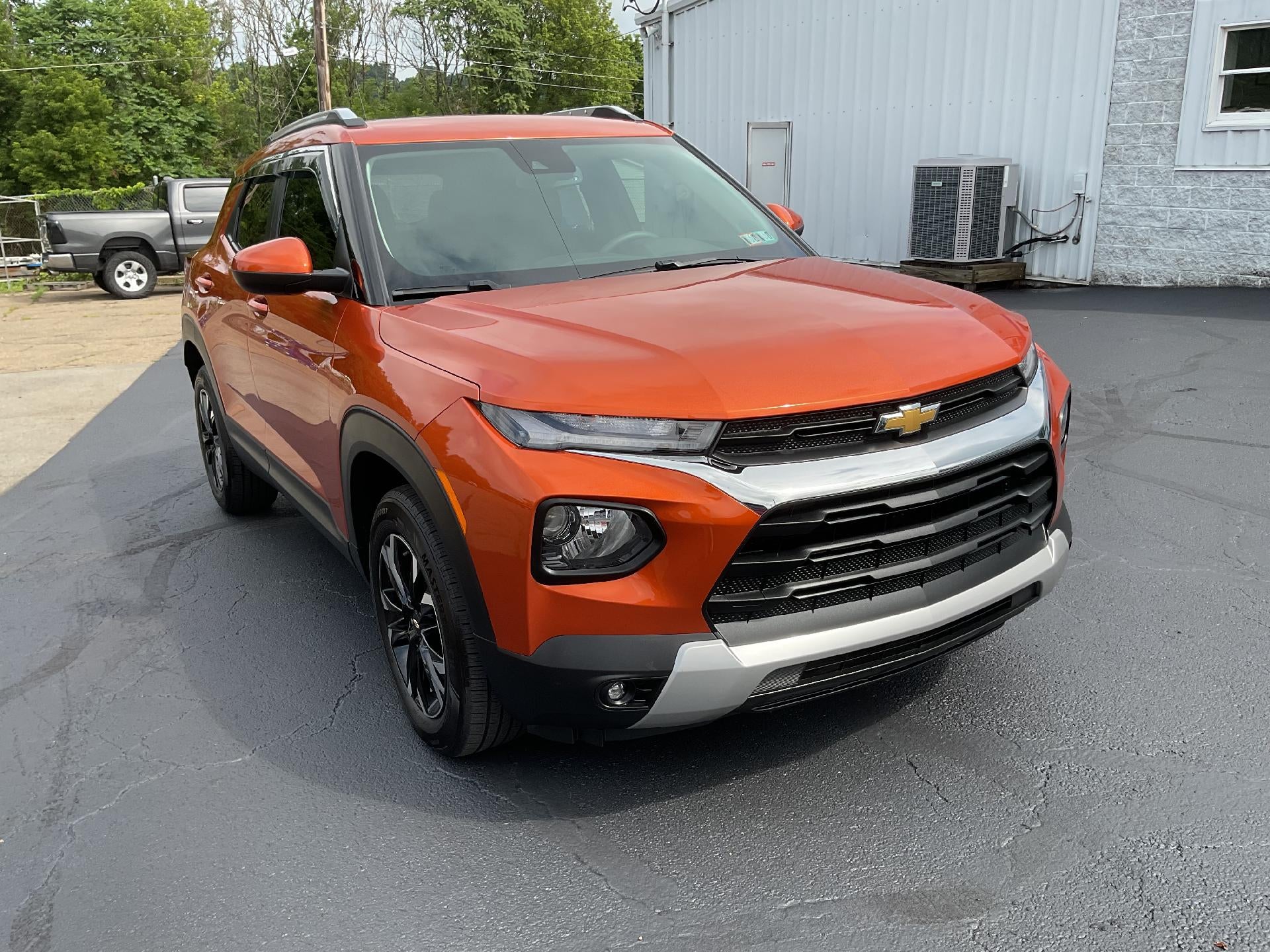 2022 Chevrolet Trailblazer Naranja (Vivid Orange Metallic) SUV/Crossover Todo terreno Automática