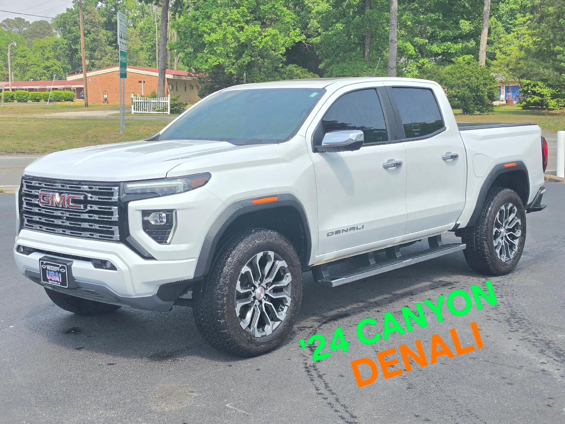 Summit White 2024 GMC Canyon Denali Crew Cab 4WD Pickup Truck Four-Wheel Drive Automatic