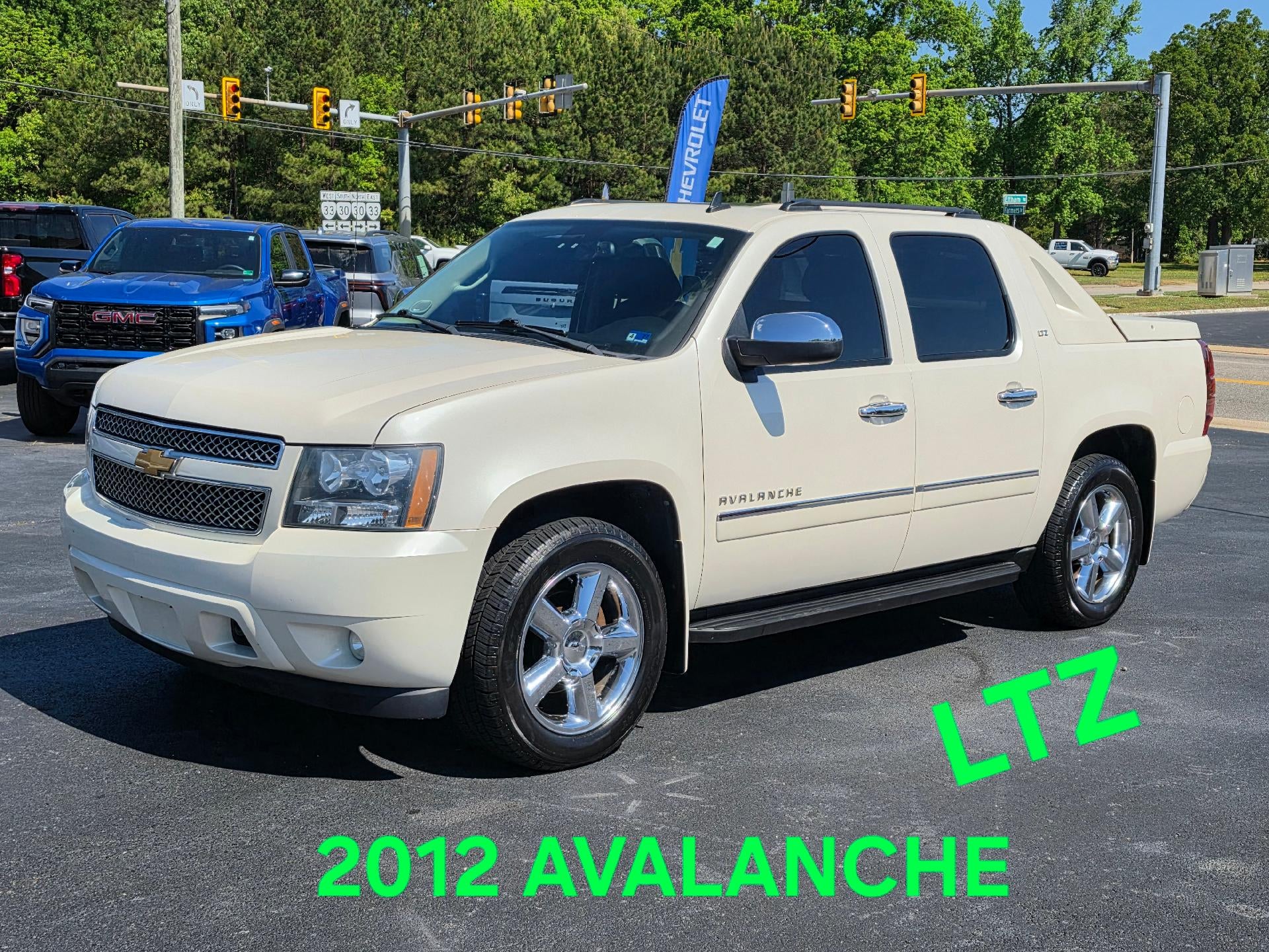 White Diamond Tricoat 2012 Chevrolet Avalanche Pickup Truck Four-Wheel Drive Automatic