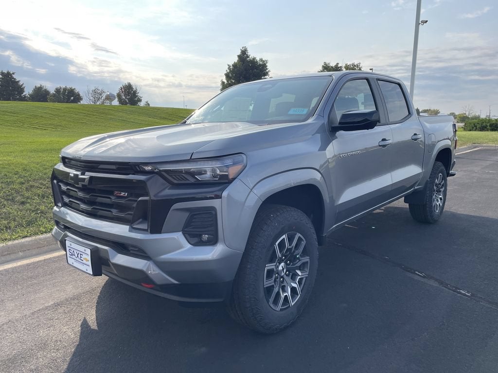 Sterling Gray Metallic 2026 Chevrolet Colorado Pickup Truck Four-Wheel Drive Automatic