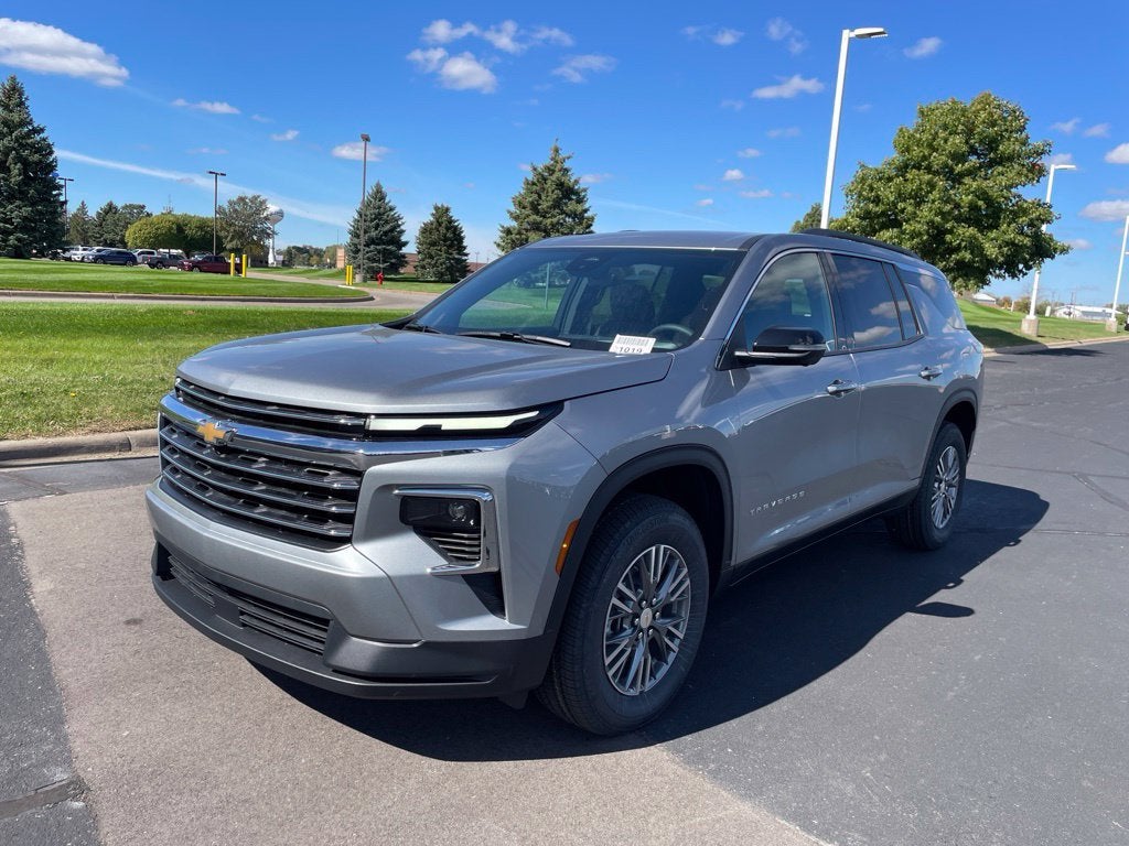 Sterling Gray Metallic 2027 Chevrolet Traverse SUV / Crossover Four-Wheel Drive Automatic