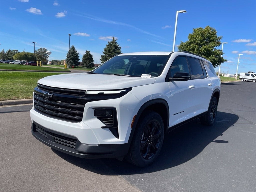 Summit White 2027 Chevrolet Traverse SUV / Crossover Four-Wheel Drive Automatic