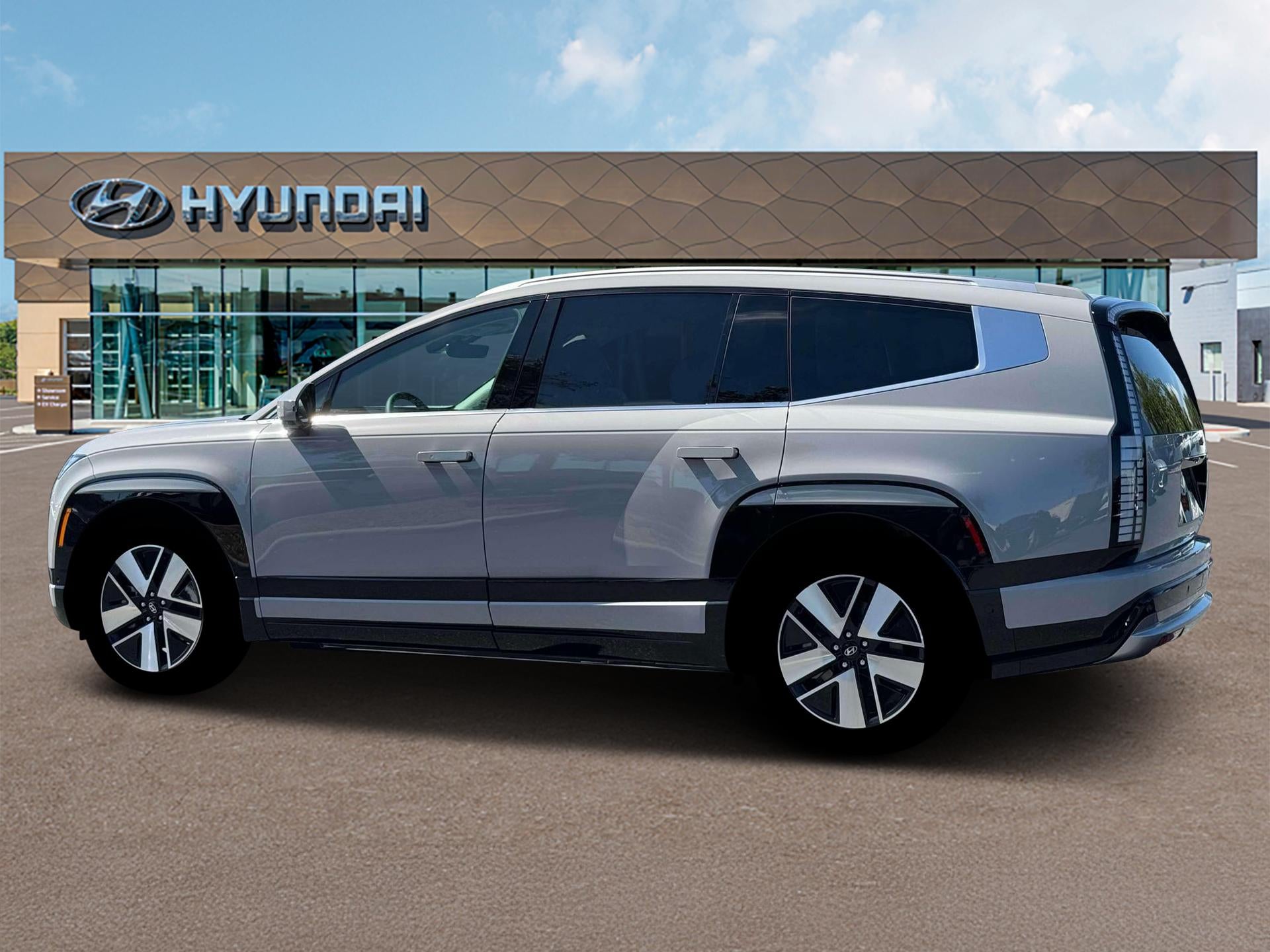 View vehicle photo 4