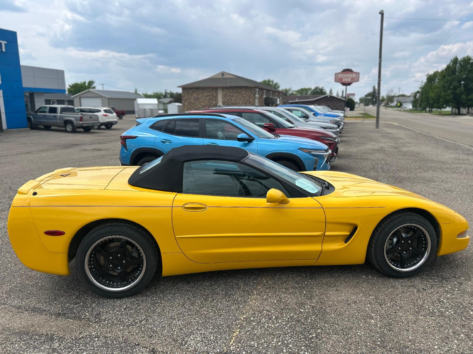 View vehicle photo 4