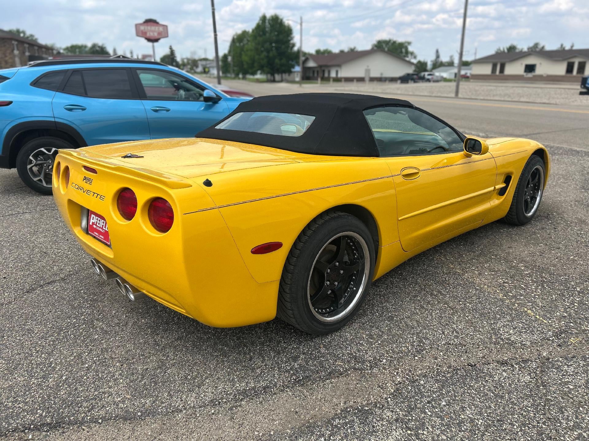 View vehicle photo 5