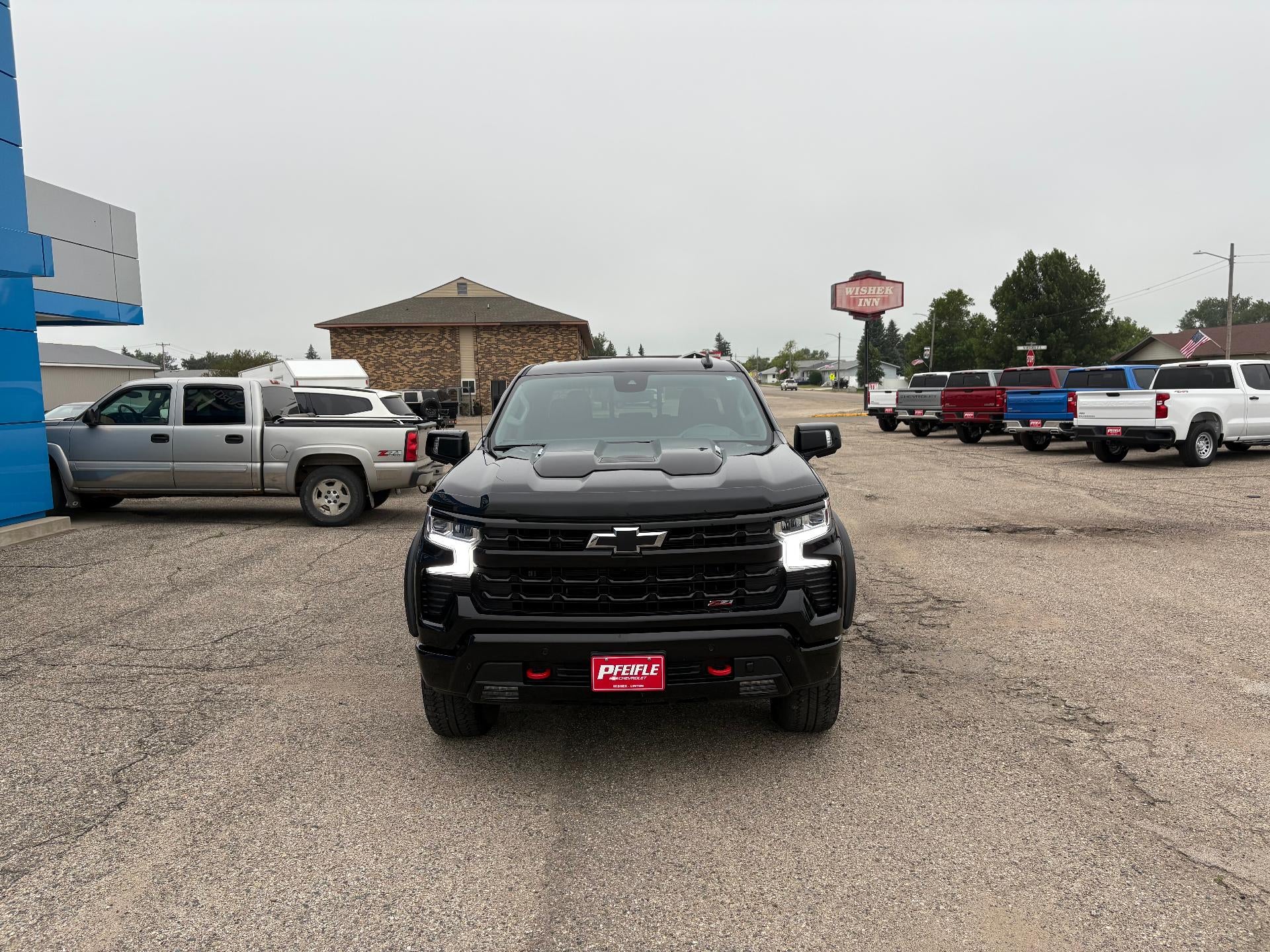 View vehicle photo 3