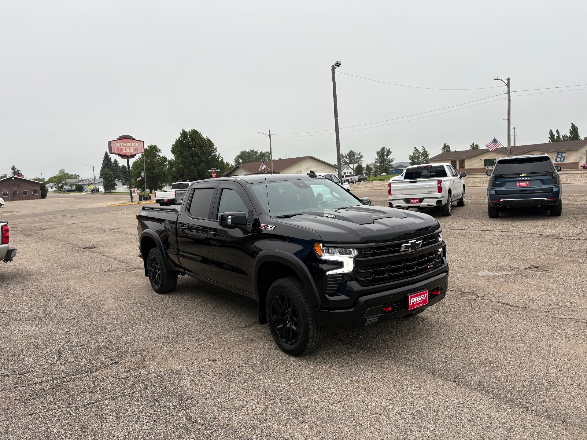 View vehicle photo 4