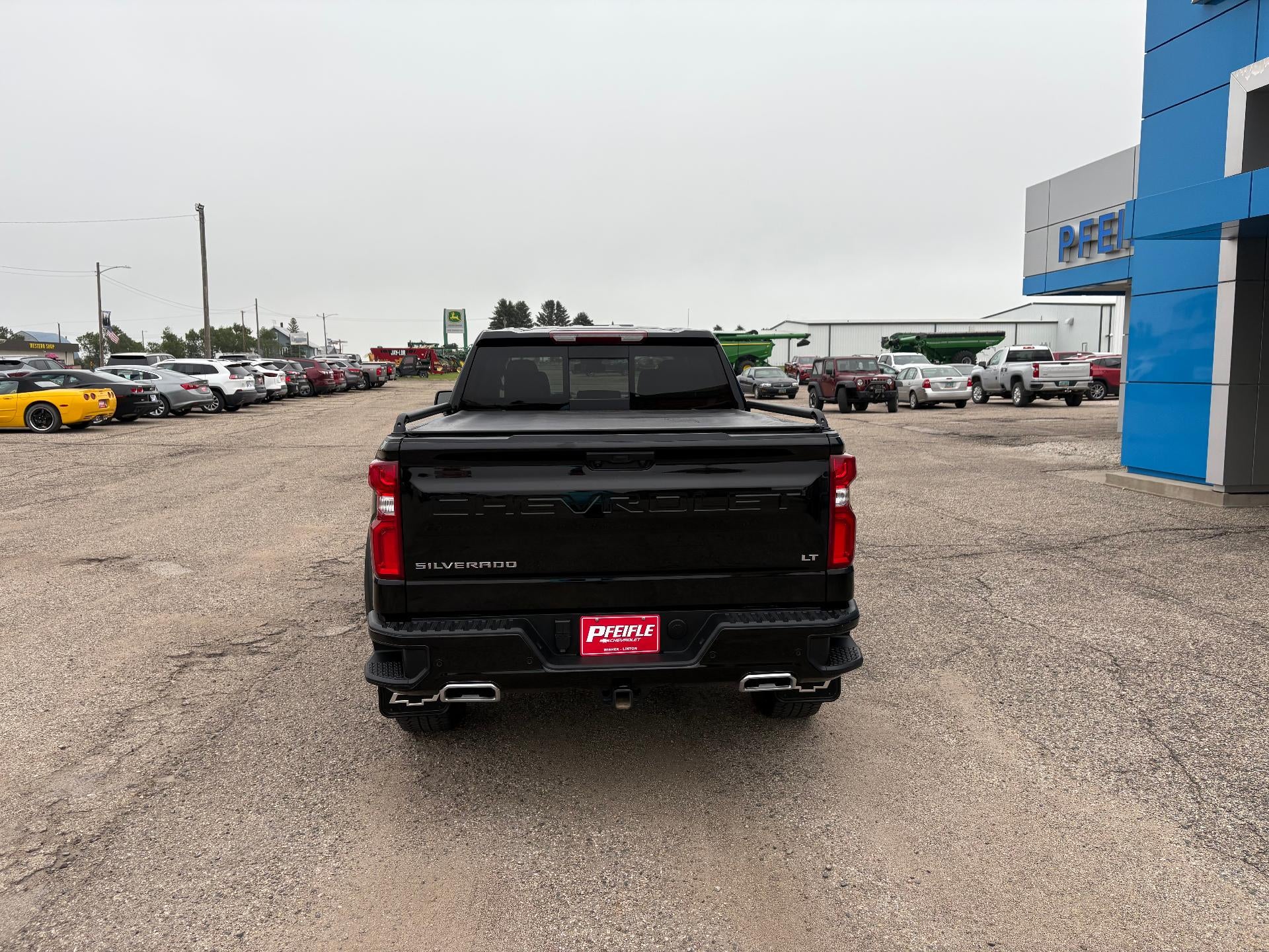 View vehicle photo 7