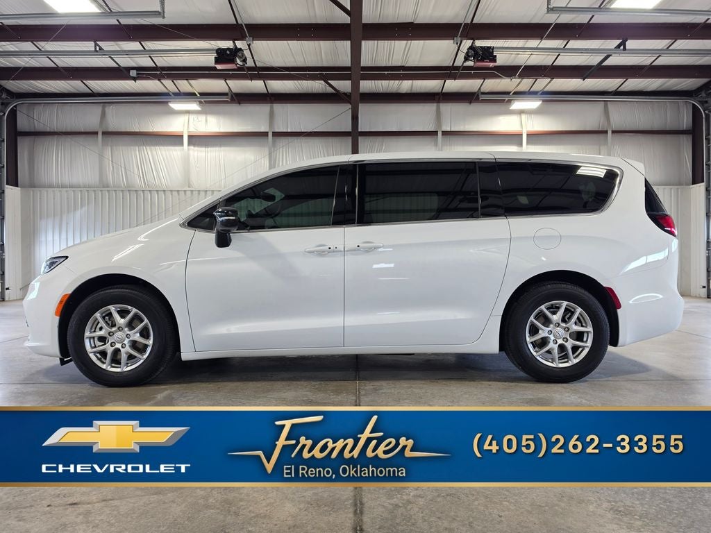 Bright White Clearcoat 2026 Chrysler Pacifica Minivan Front-Wheel Drive Automatic