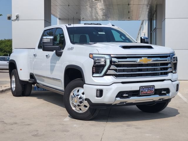 Polar White Tricoat 2026 Chevrolet Silverado 3500HD Pickup Truck Four-Wheel Drive Automatic