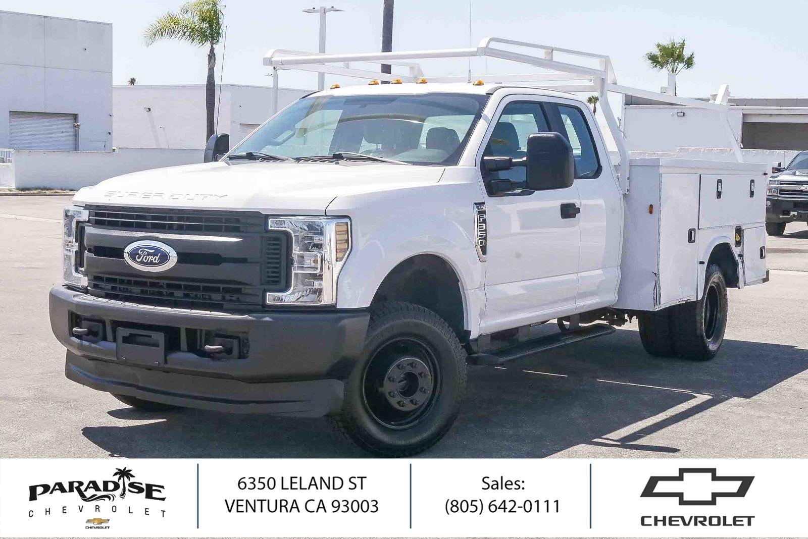 Oxford White 2018 Ford F-350 Super Duty Chassis Pickup Truck Four-Wheel Drive 6-Speed Automatic