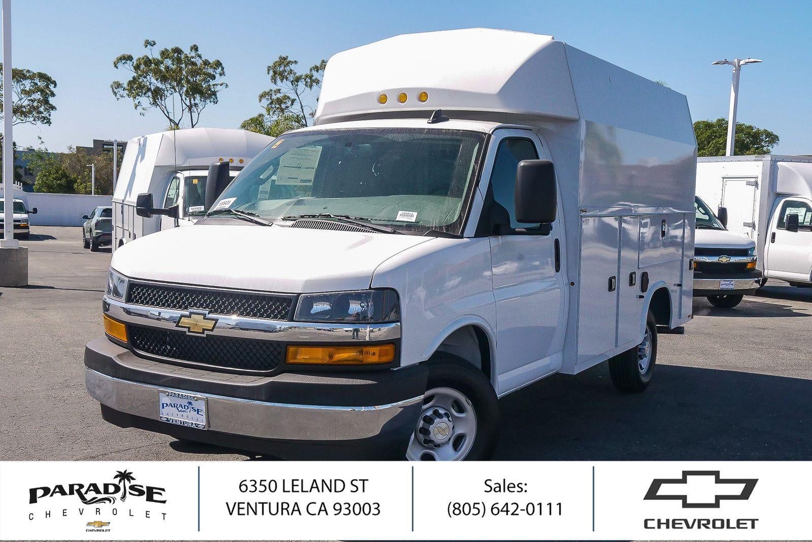 Summit White 2026 Chevrolet Express Chassis Van Rear-Wheel Drive Automatic