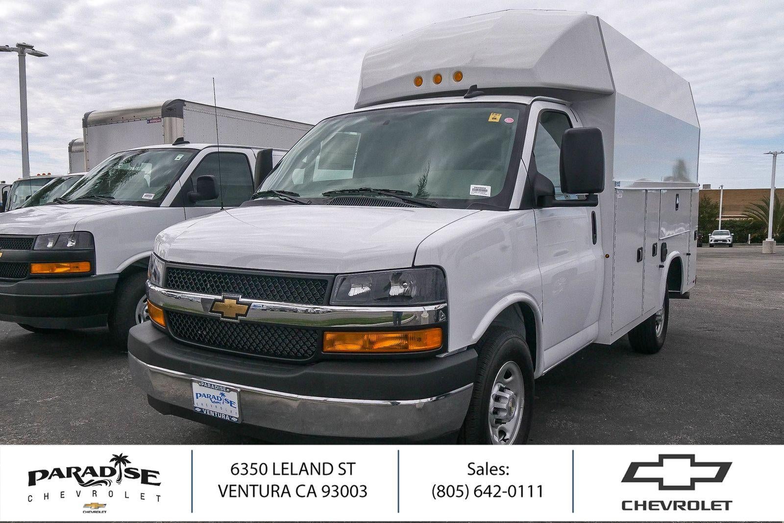 Summit White 2026 Chevrolet Express Chassis Van Rear-Wheel Drive Automatic