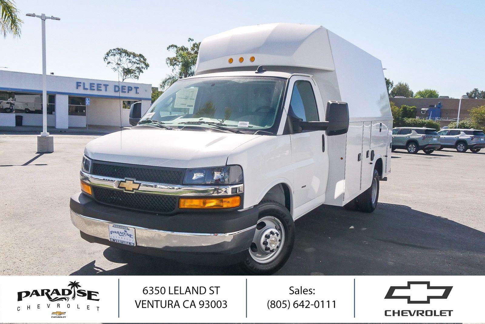 Summit White 2026 Chevrolet Express Chassis Van Rear-Wheel Drive Automatic