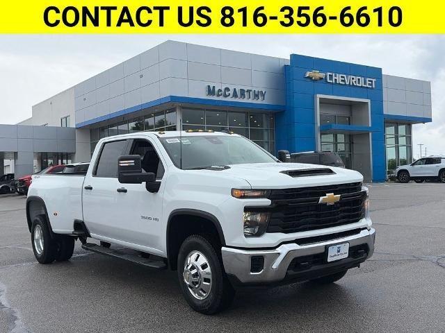 Summit White 2026 Chevrolet Silverado 3500HD Pickup Truck Four-Wheel Drive Automatic