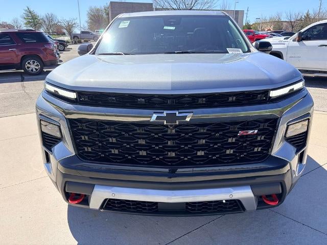 View vehicle photo 3
