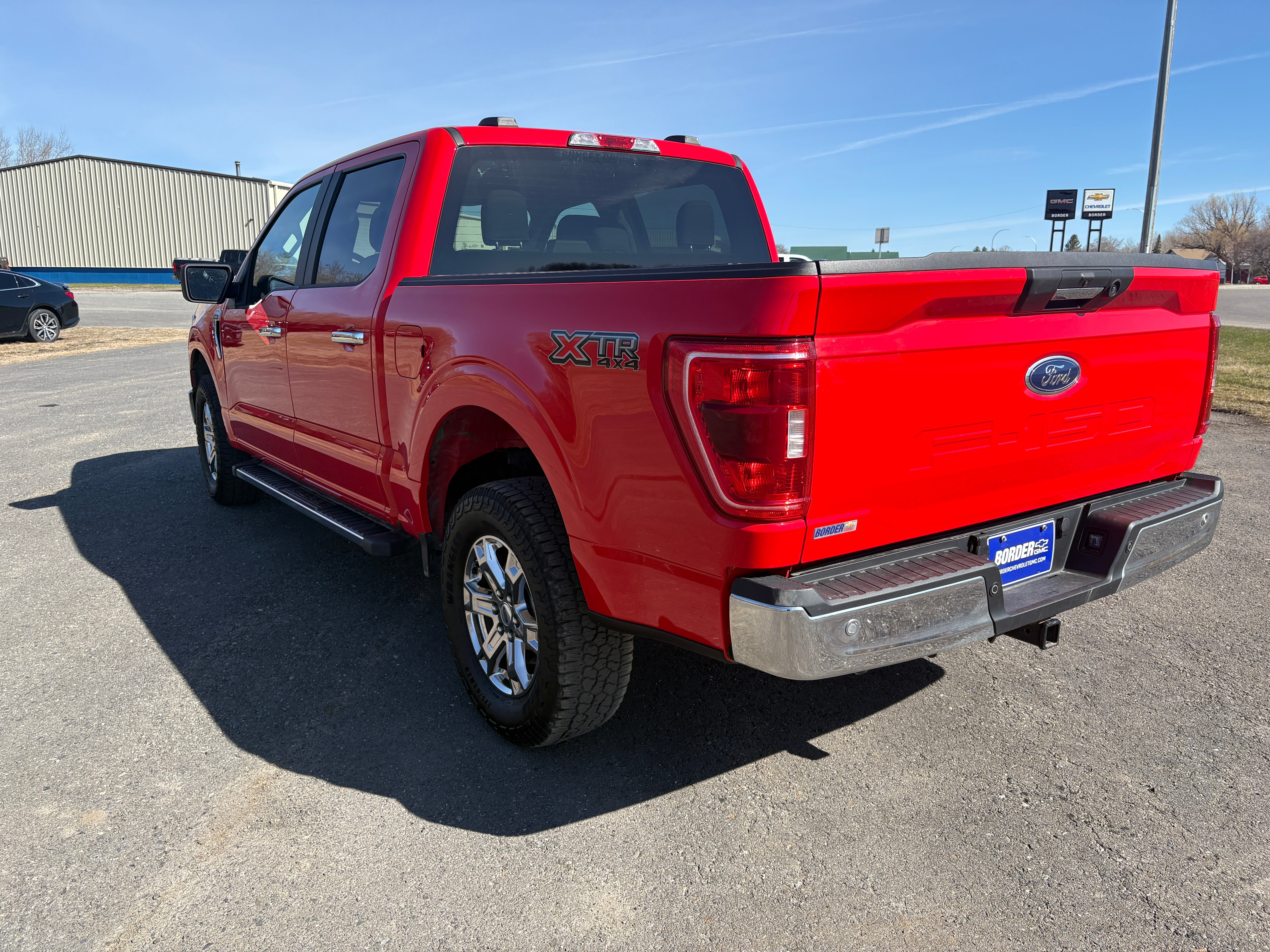 View vehicle photo 3
