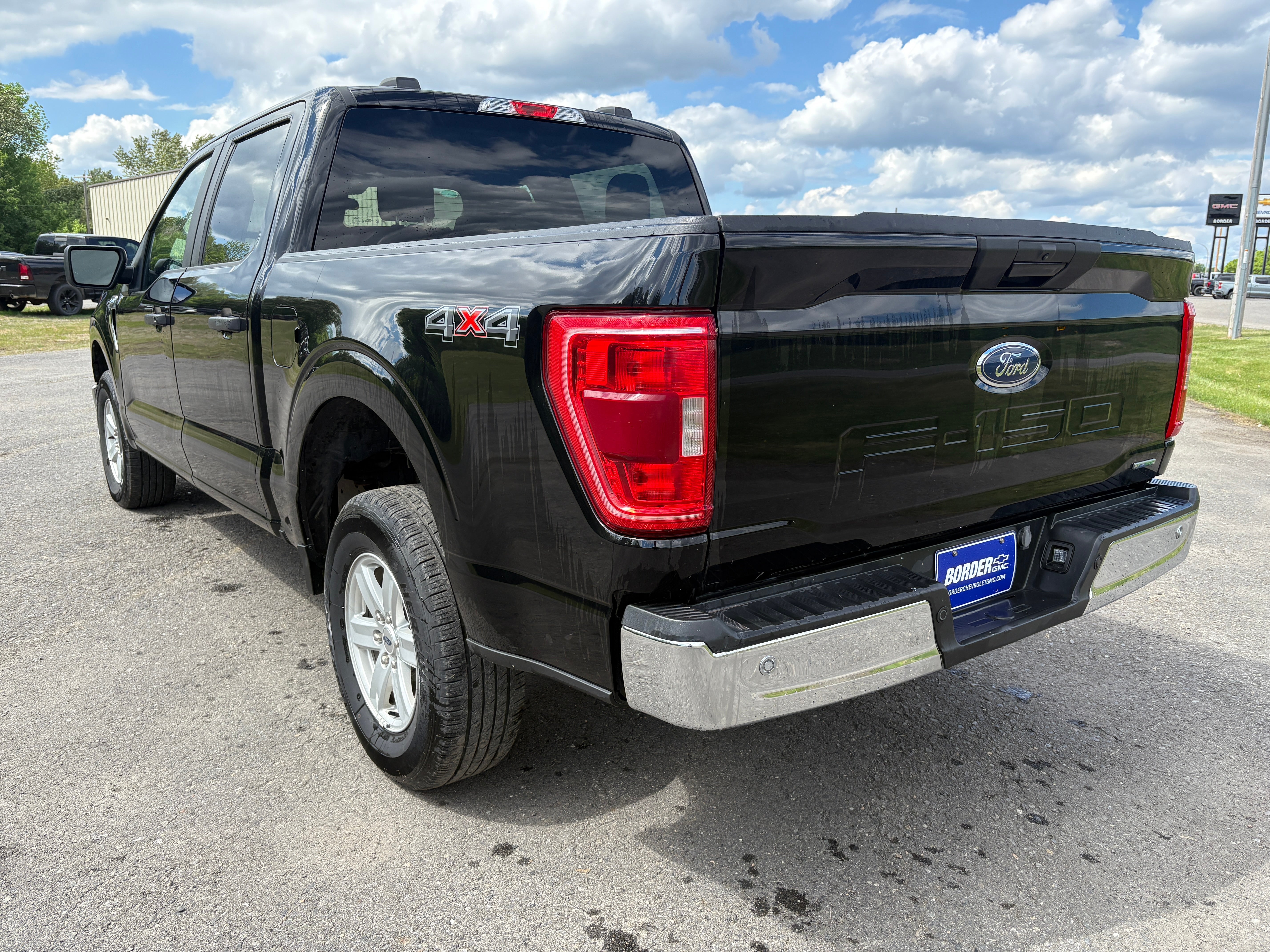 View vehicle photo 3