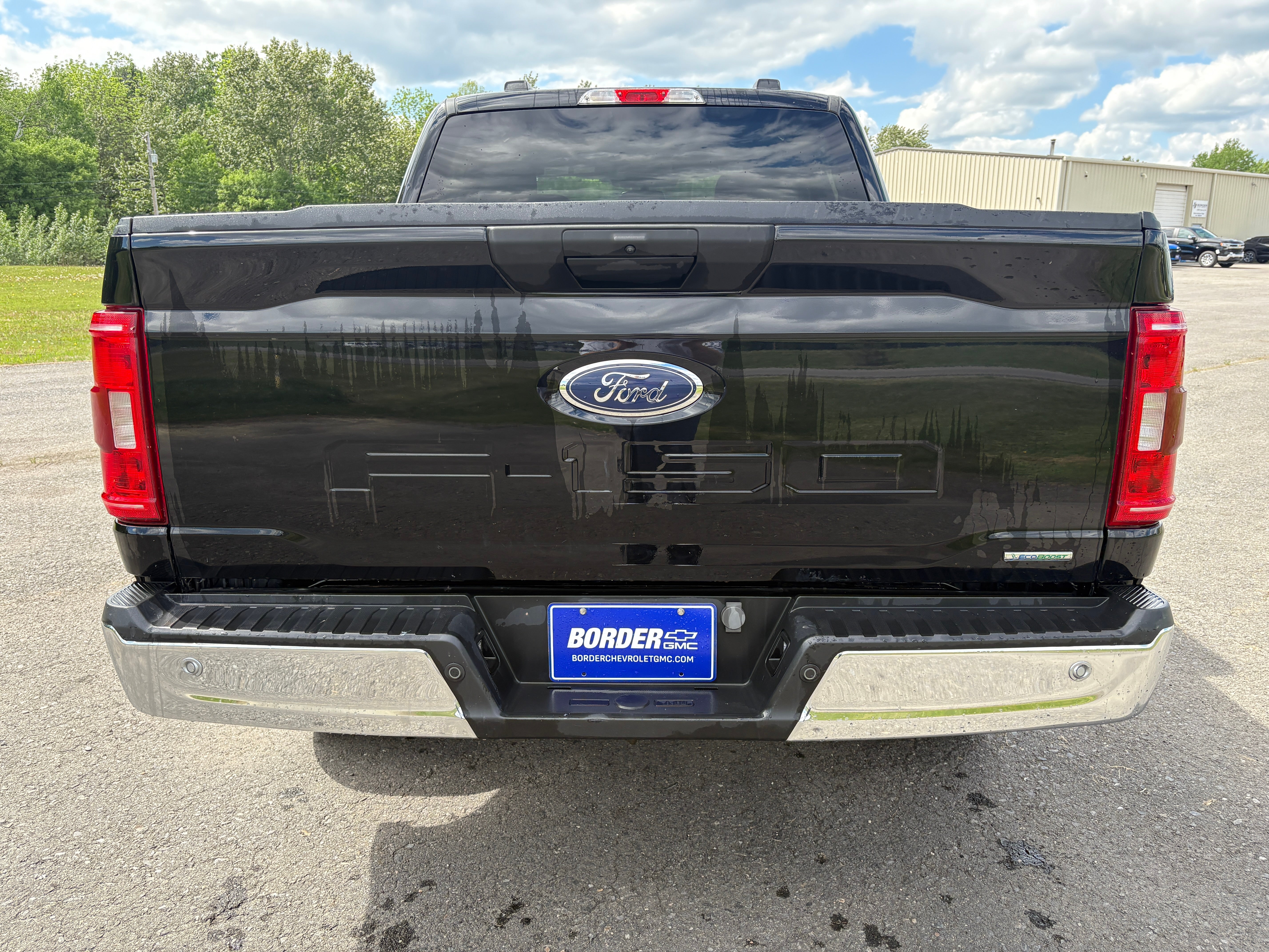 View vehicle photo 4