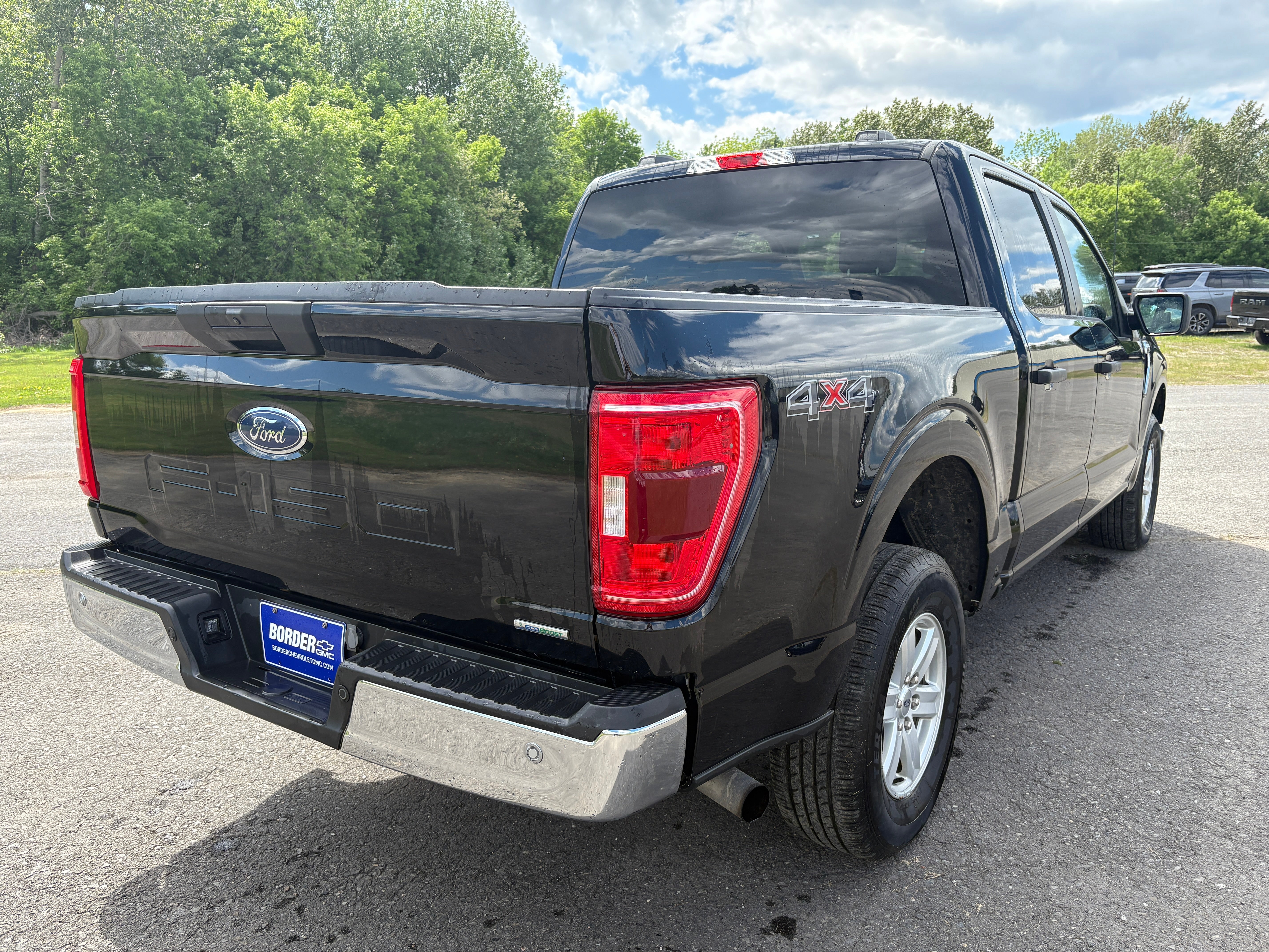 View vehicle photo 6