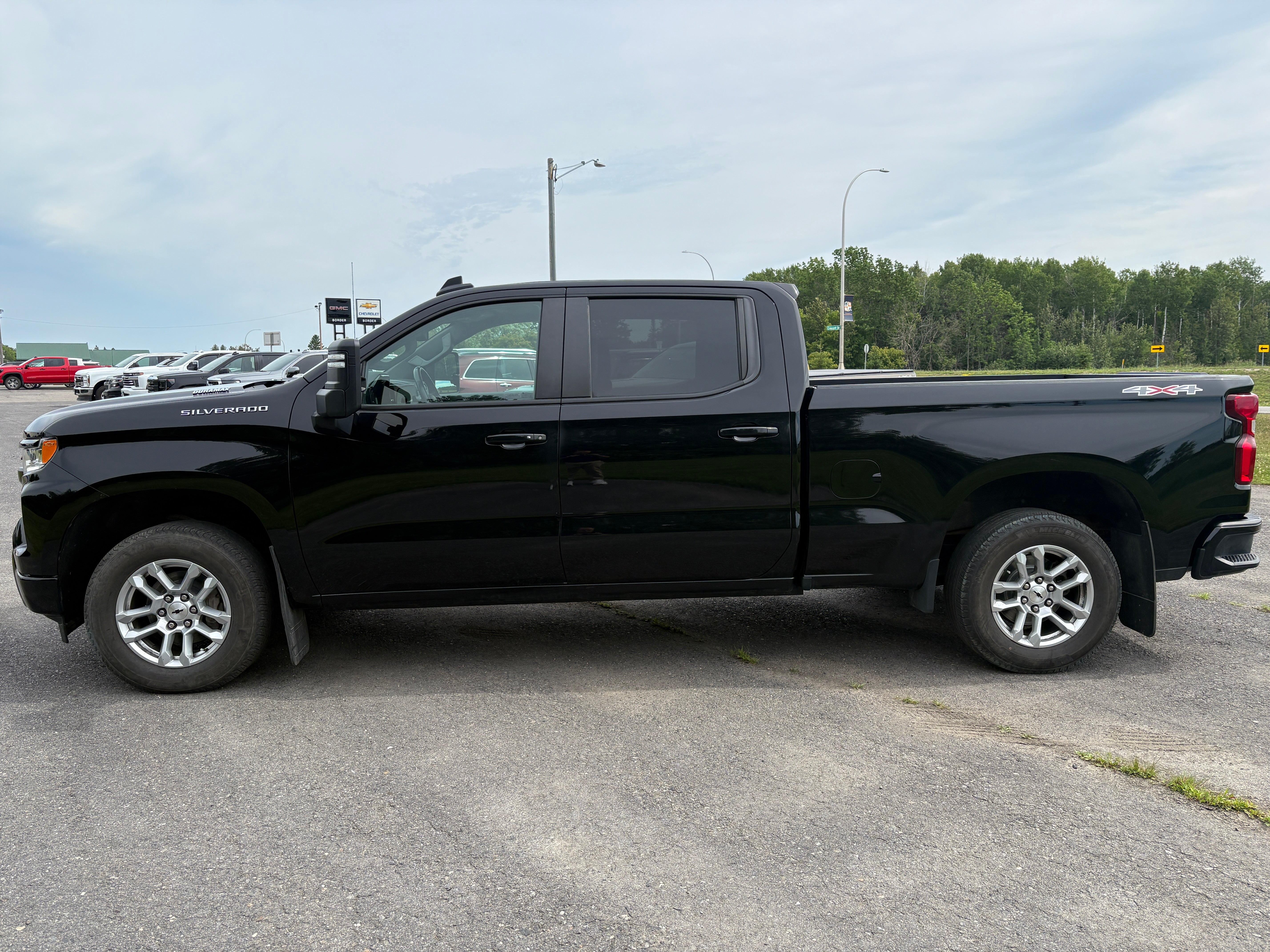 View vehicle photo 2