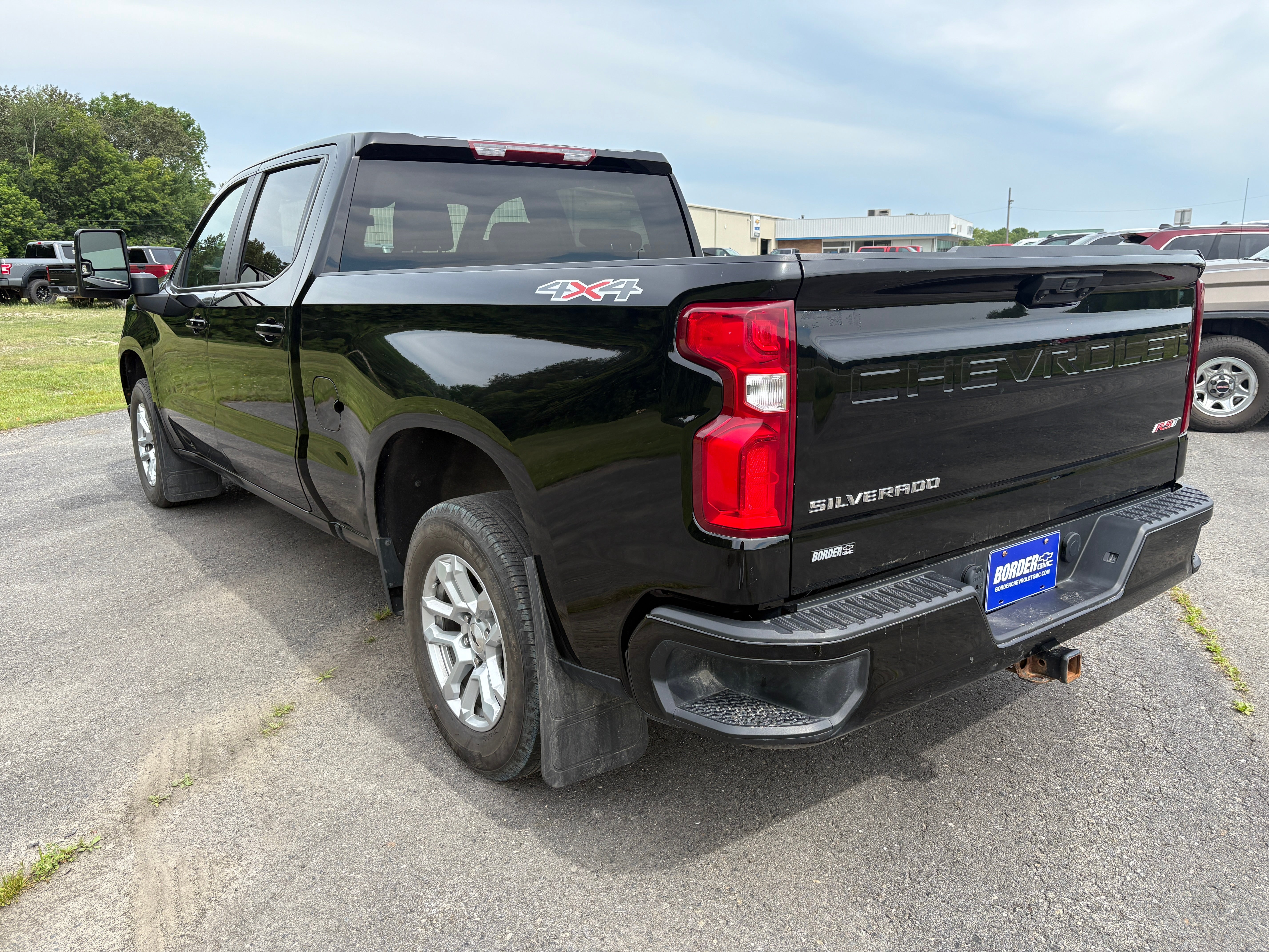 View vehicle photo 3
