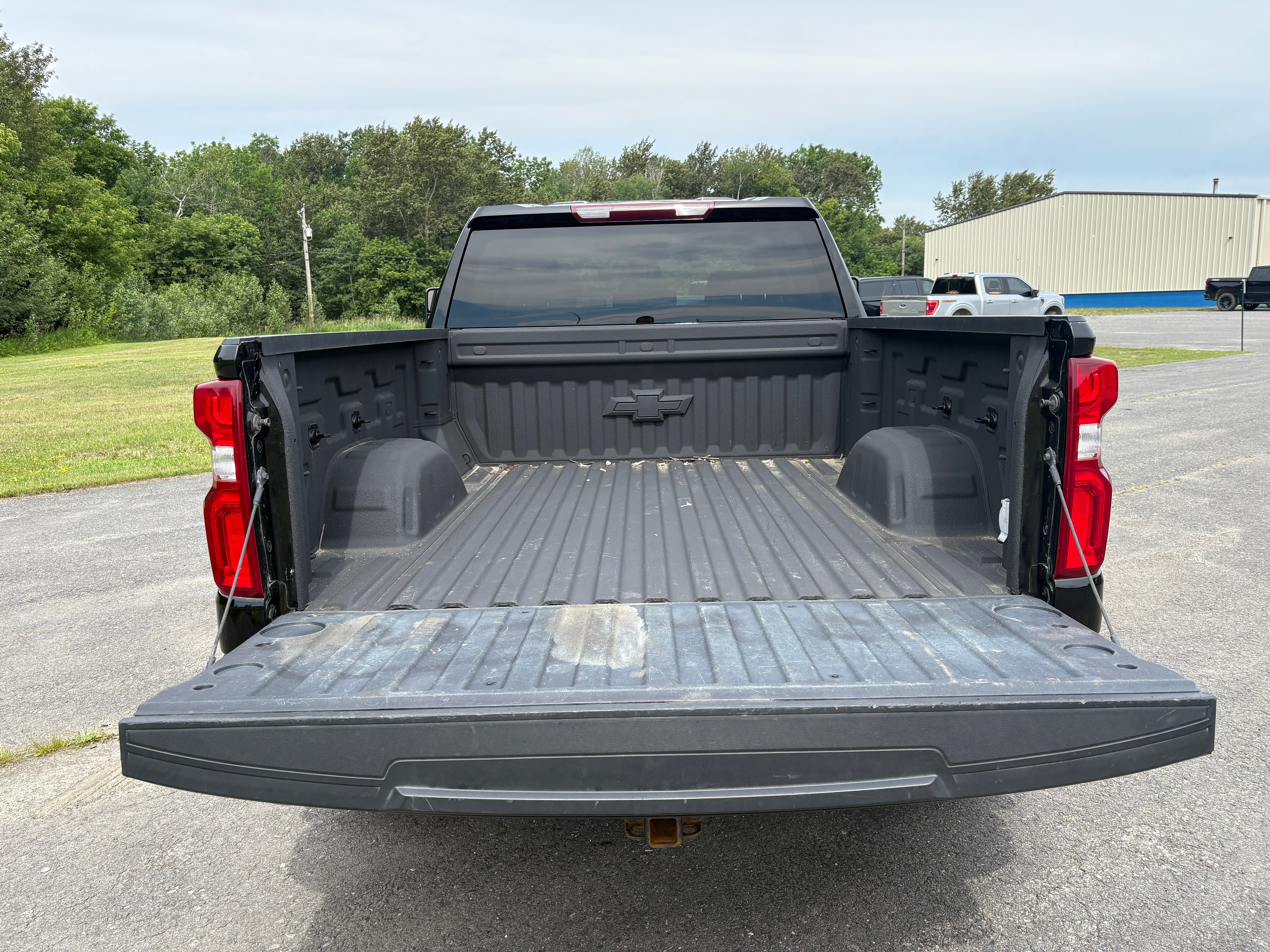 View vehicle photo 5