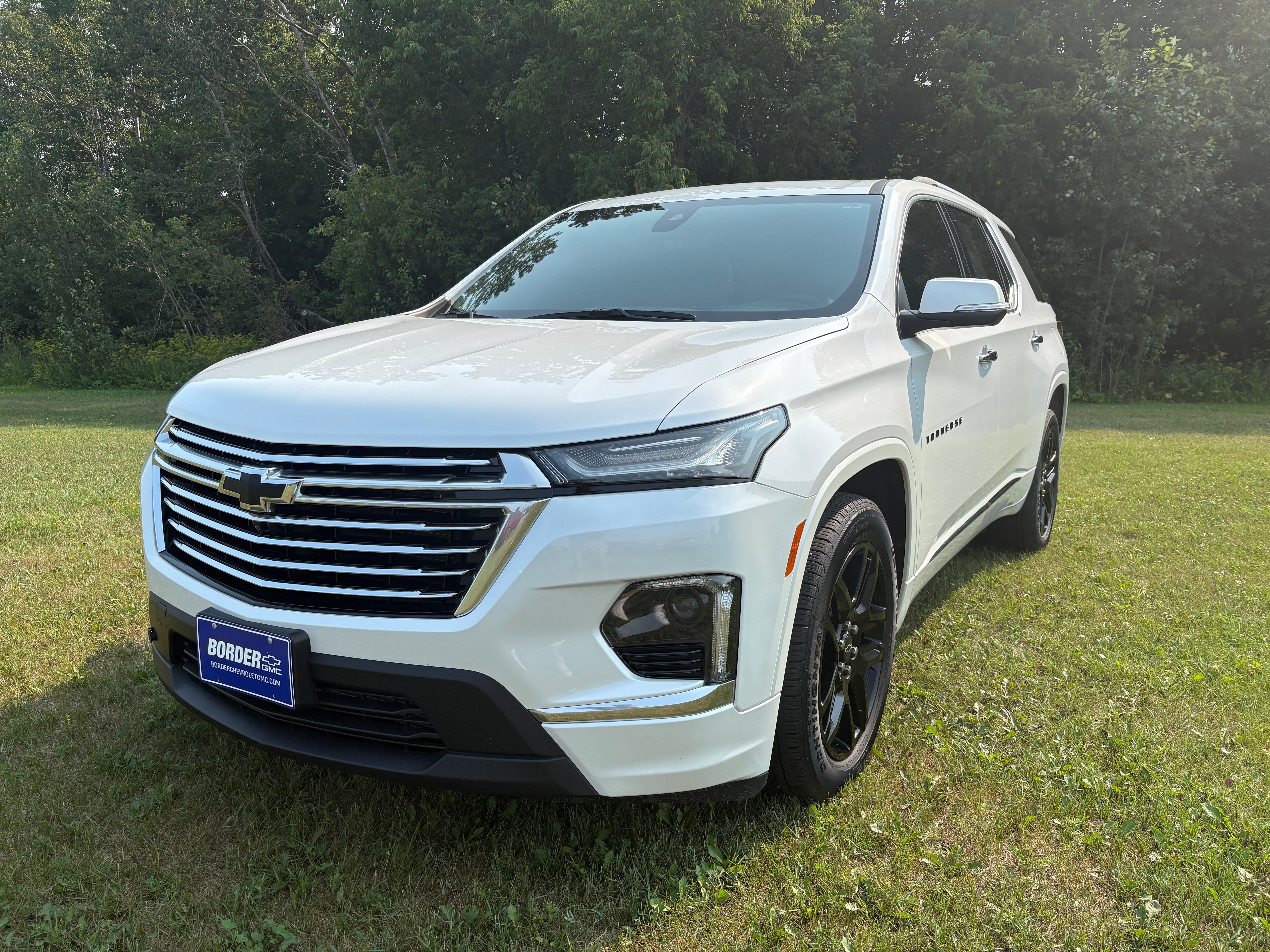 White (Iridescent Pearl Tricoat) 2023 Chevrolet Traverse SUV / Crossover Four-Wheel Drive Automatic