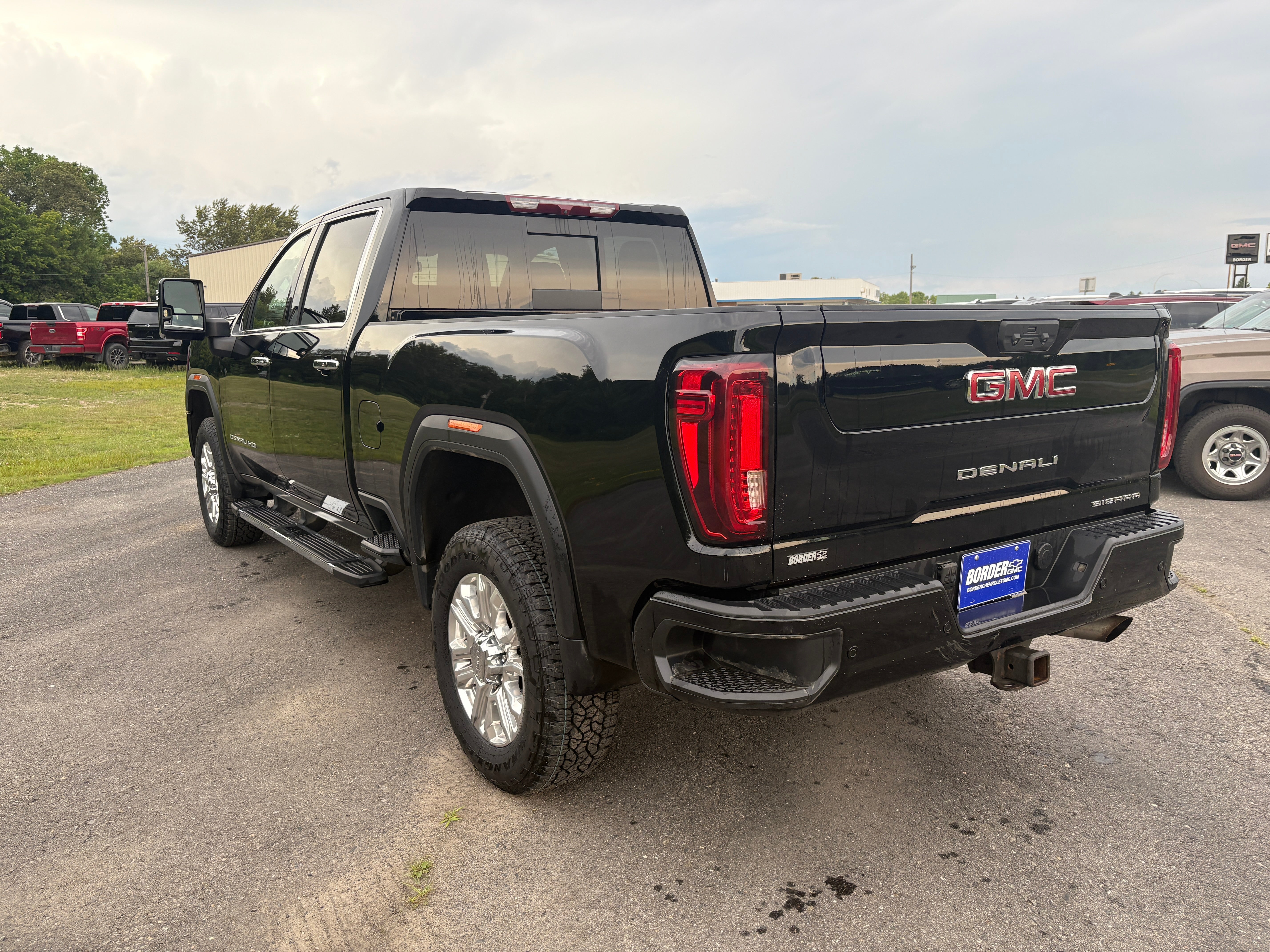 View vehicle photo 3