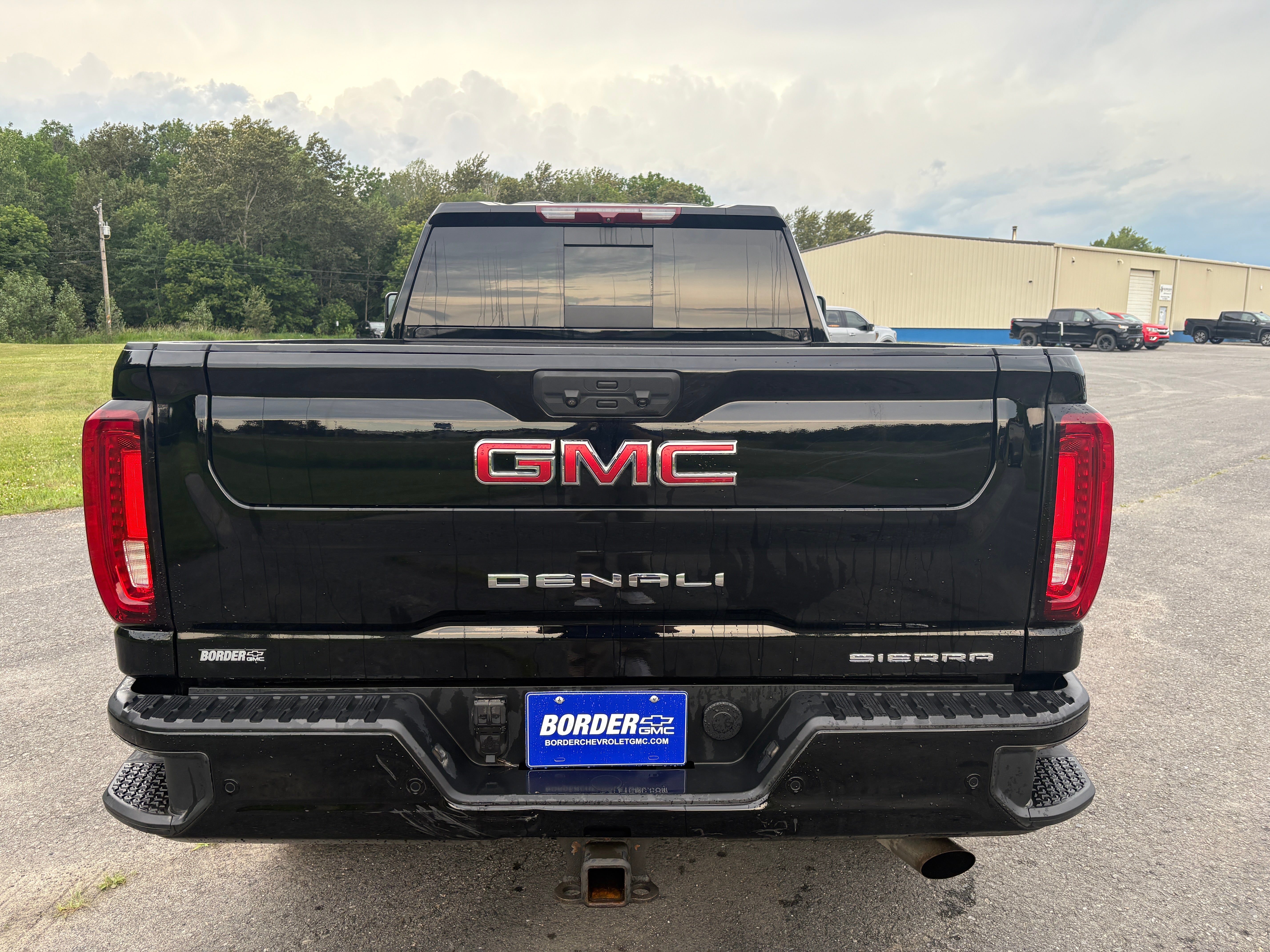 View vehicle photo 4
