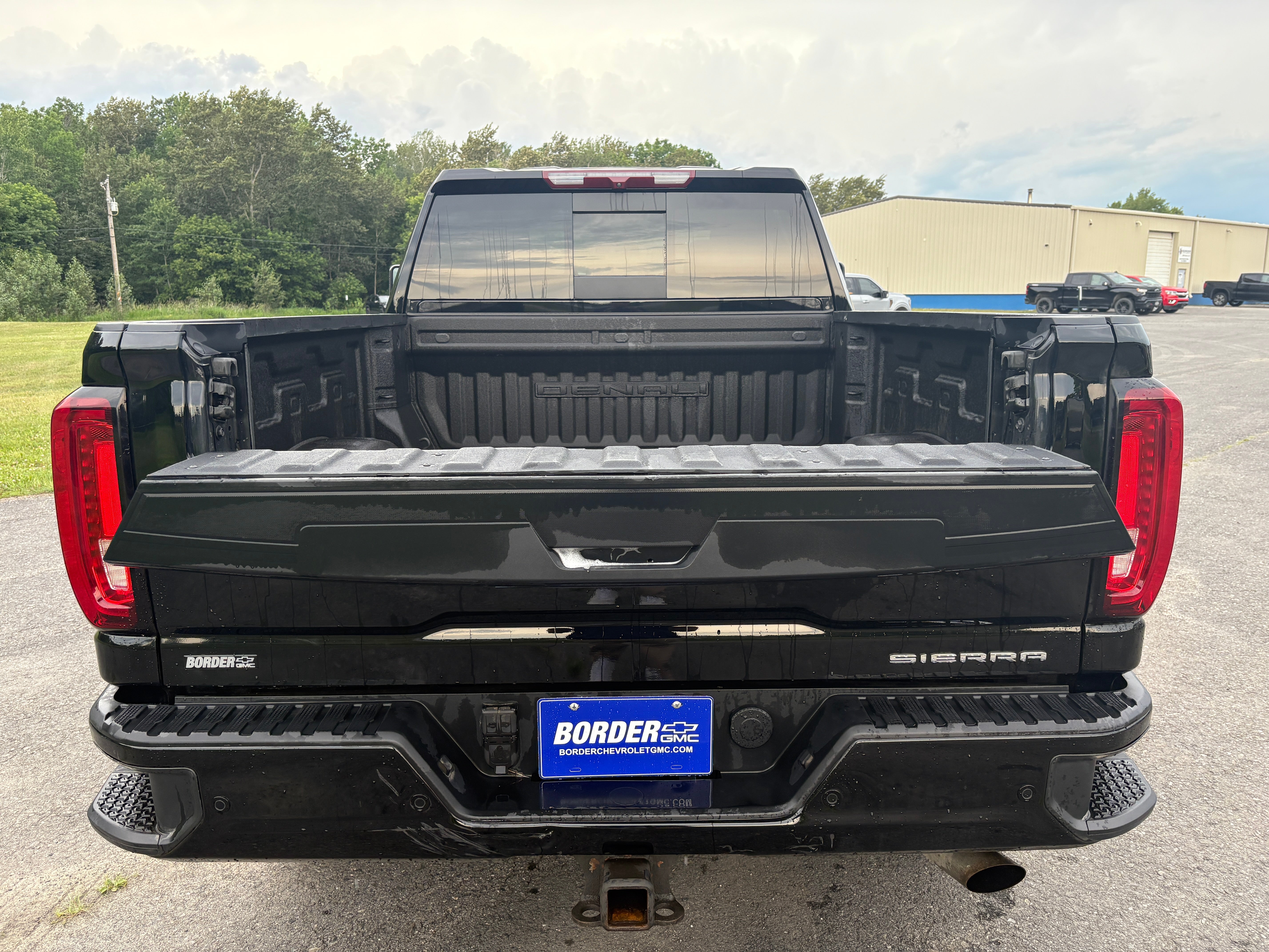View vehicle photo 5