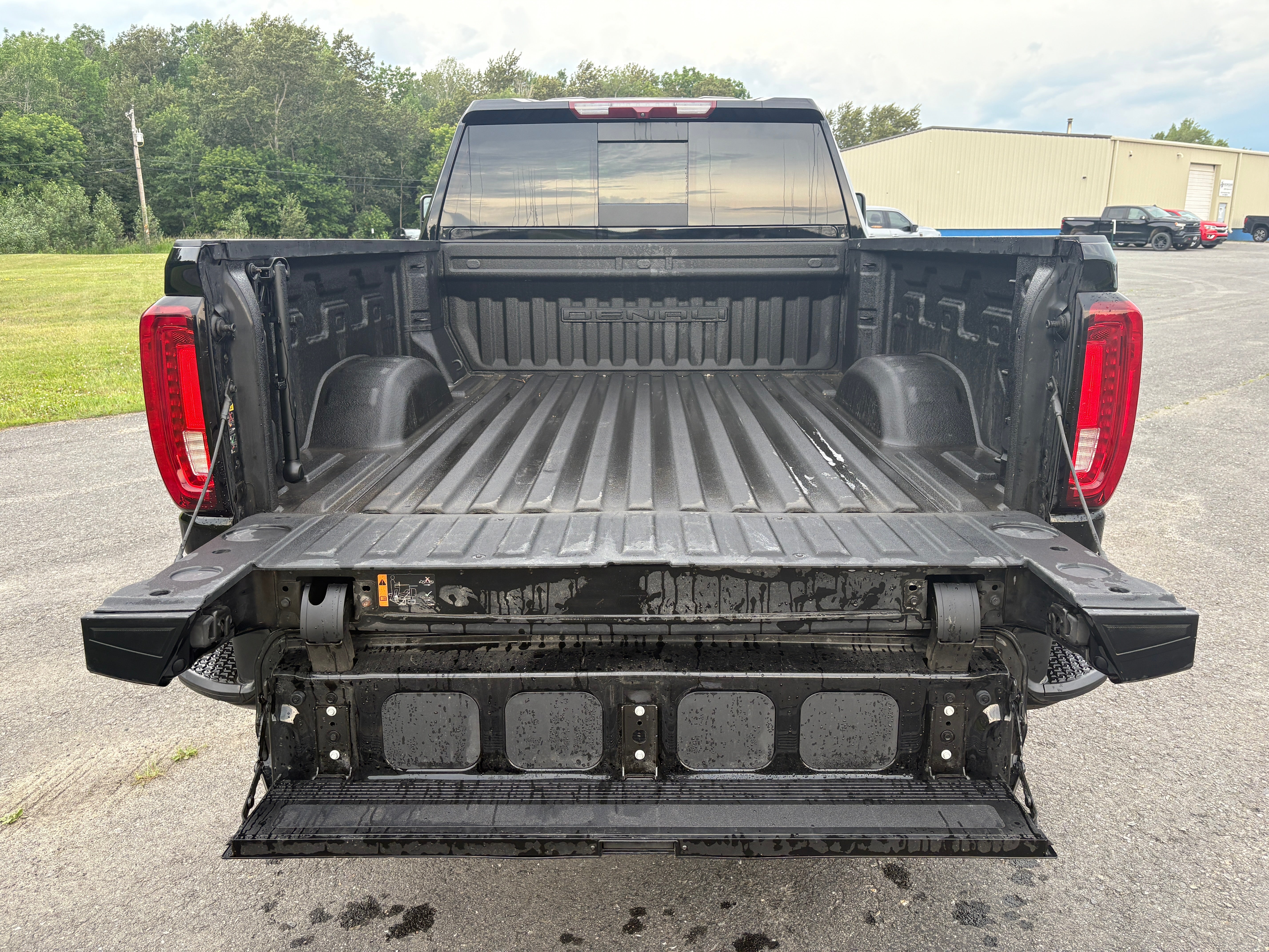 View vehicle photo 7