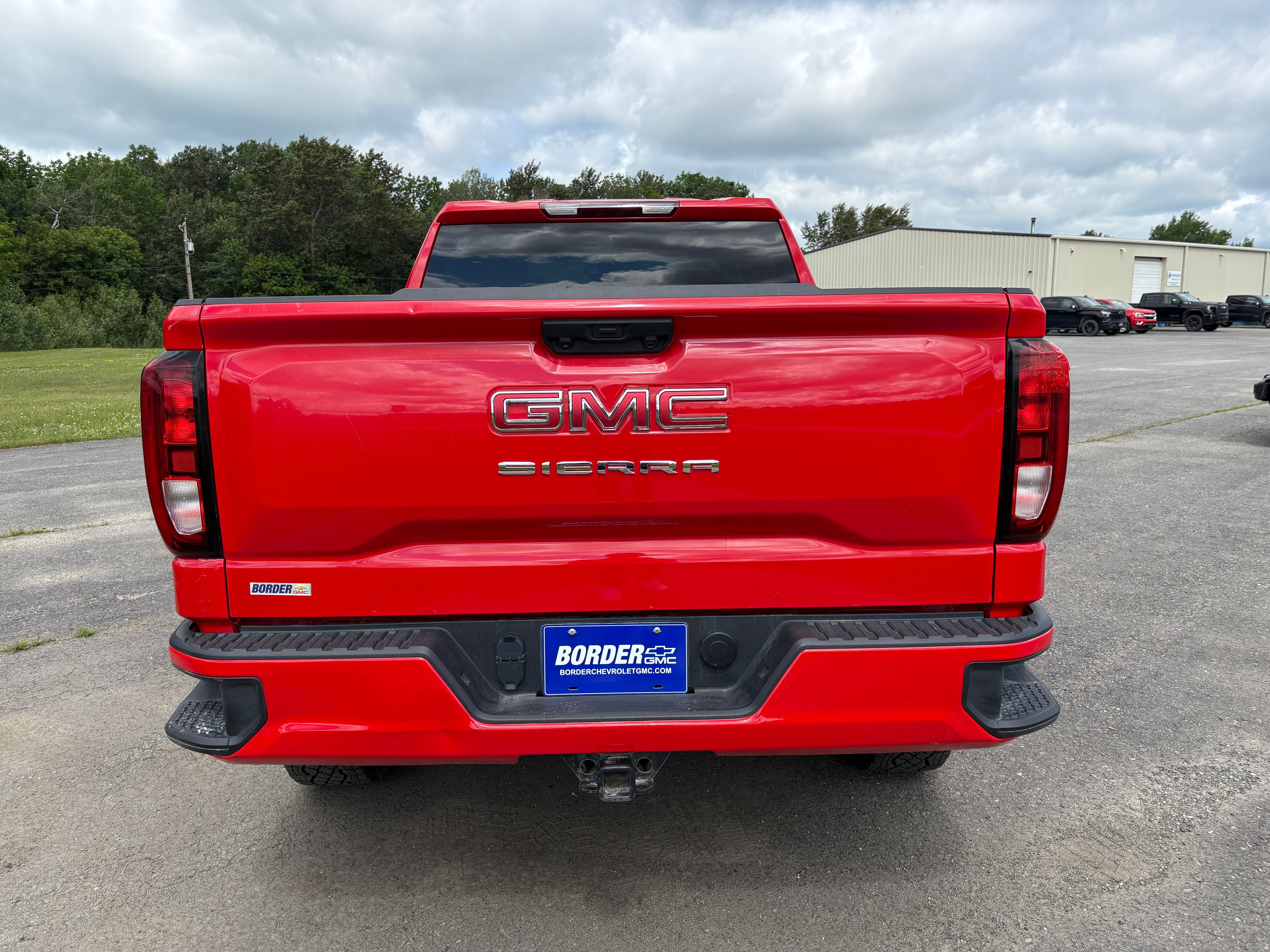 View vehicle photo 4