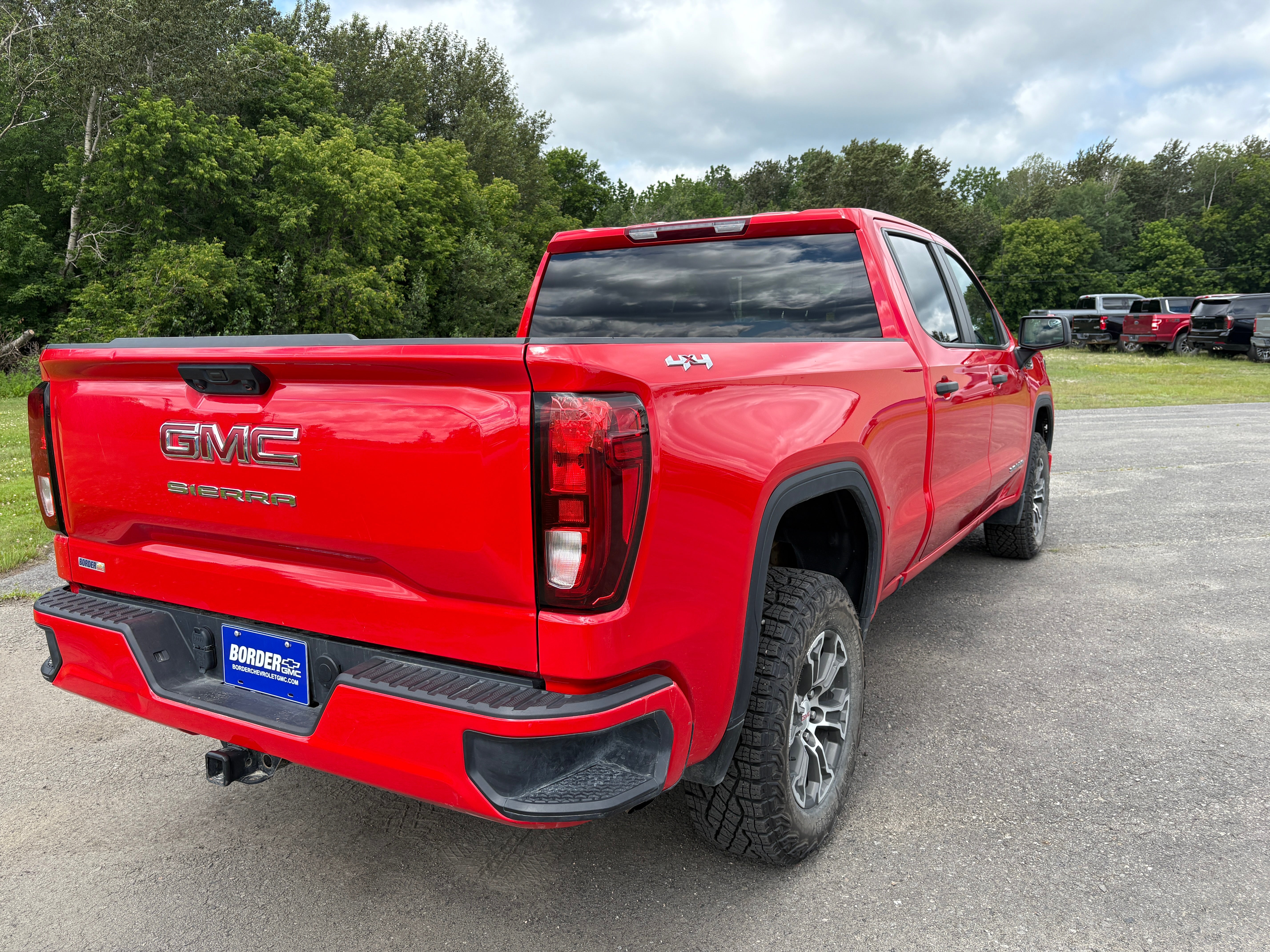 View vehicle photo 7