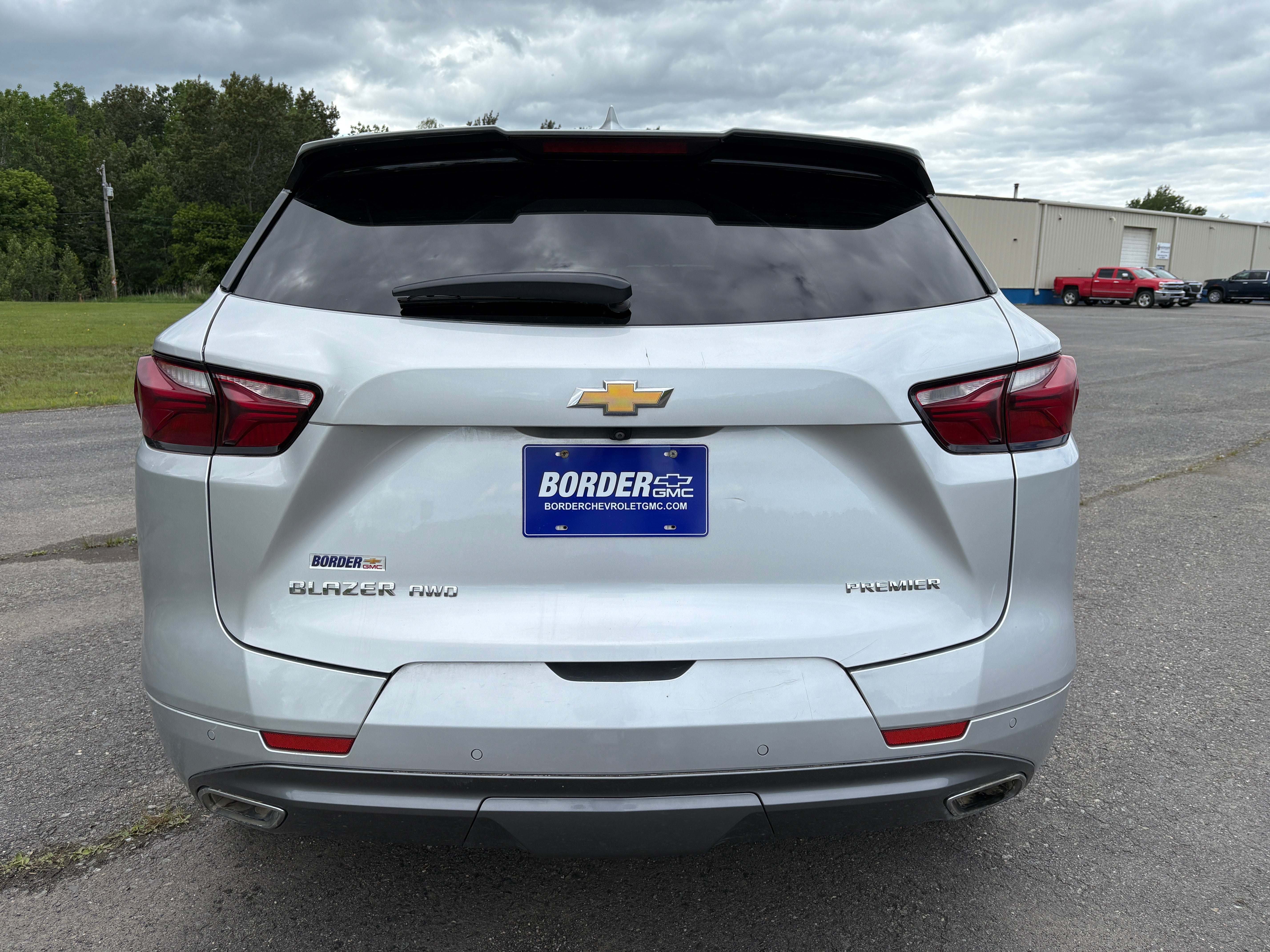View vehicle photo 4
