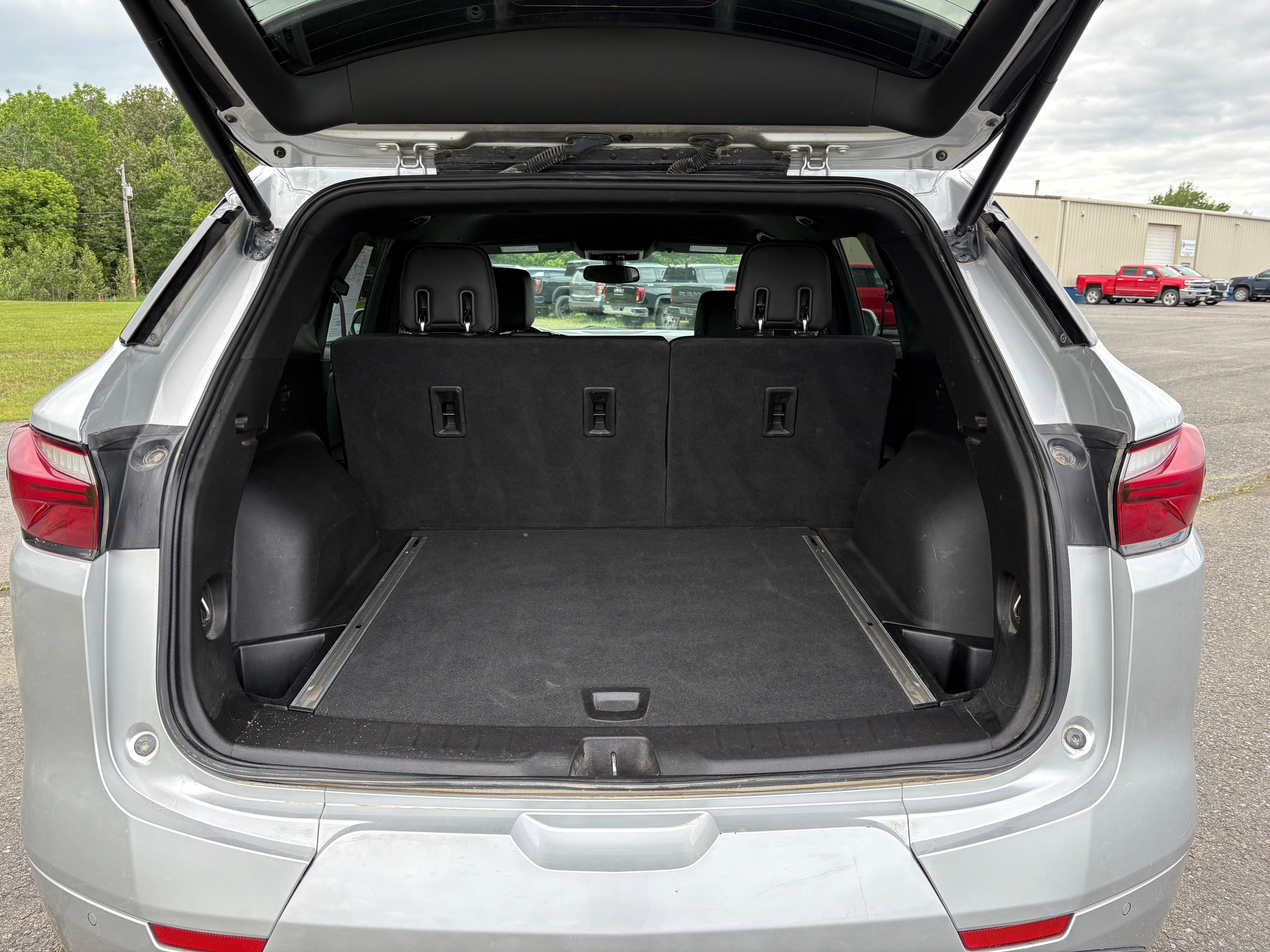 View vehicle photo 5