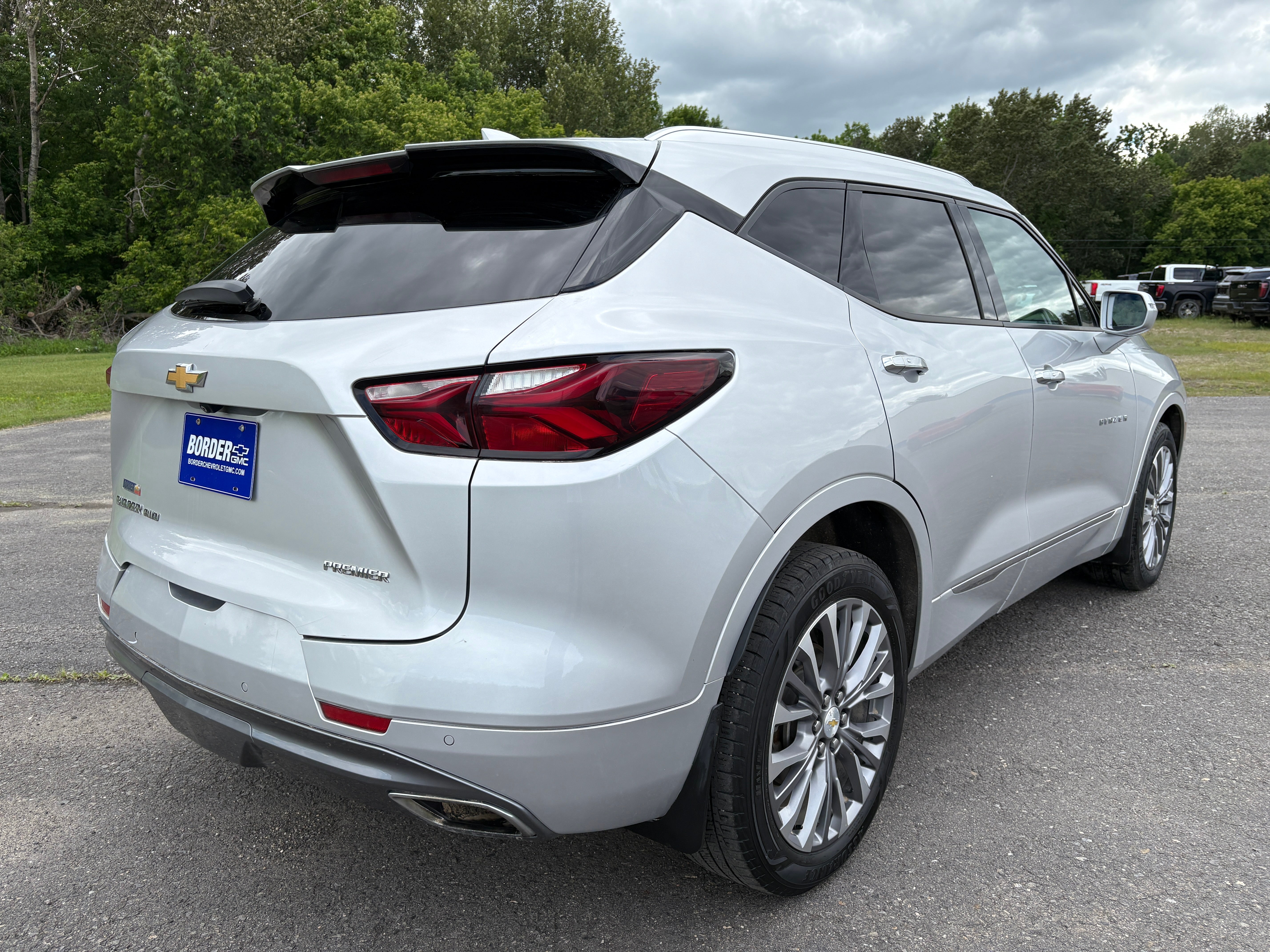 View vehicle photo 6