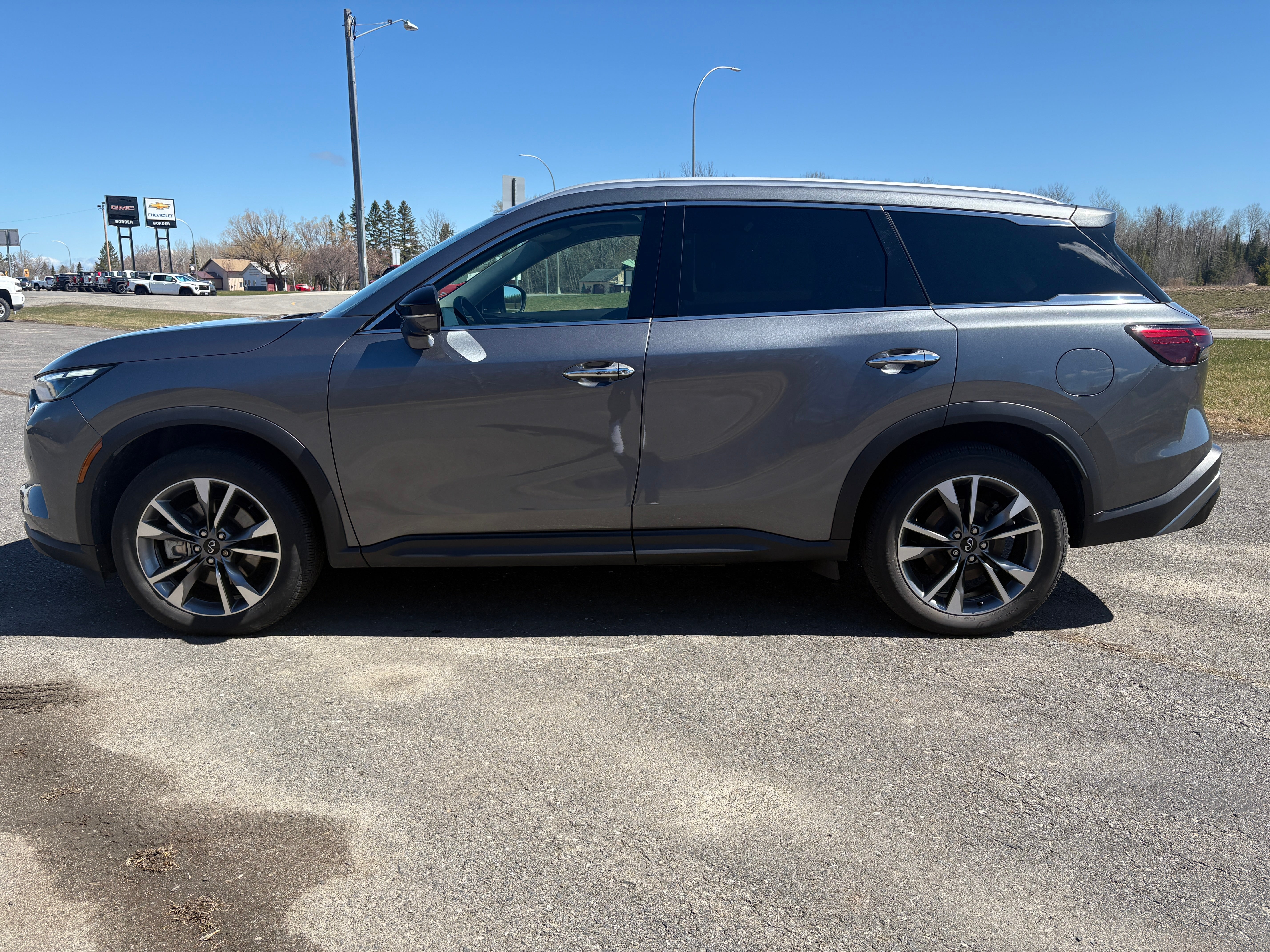 View vehicle photo 2