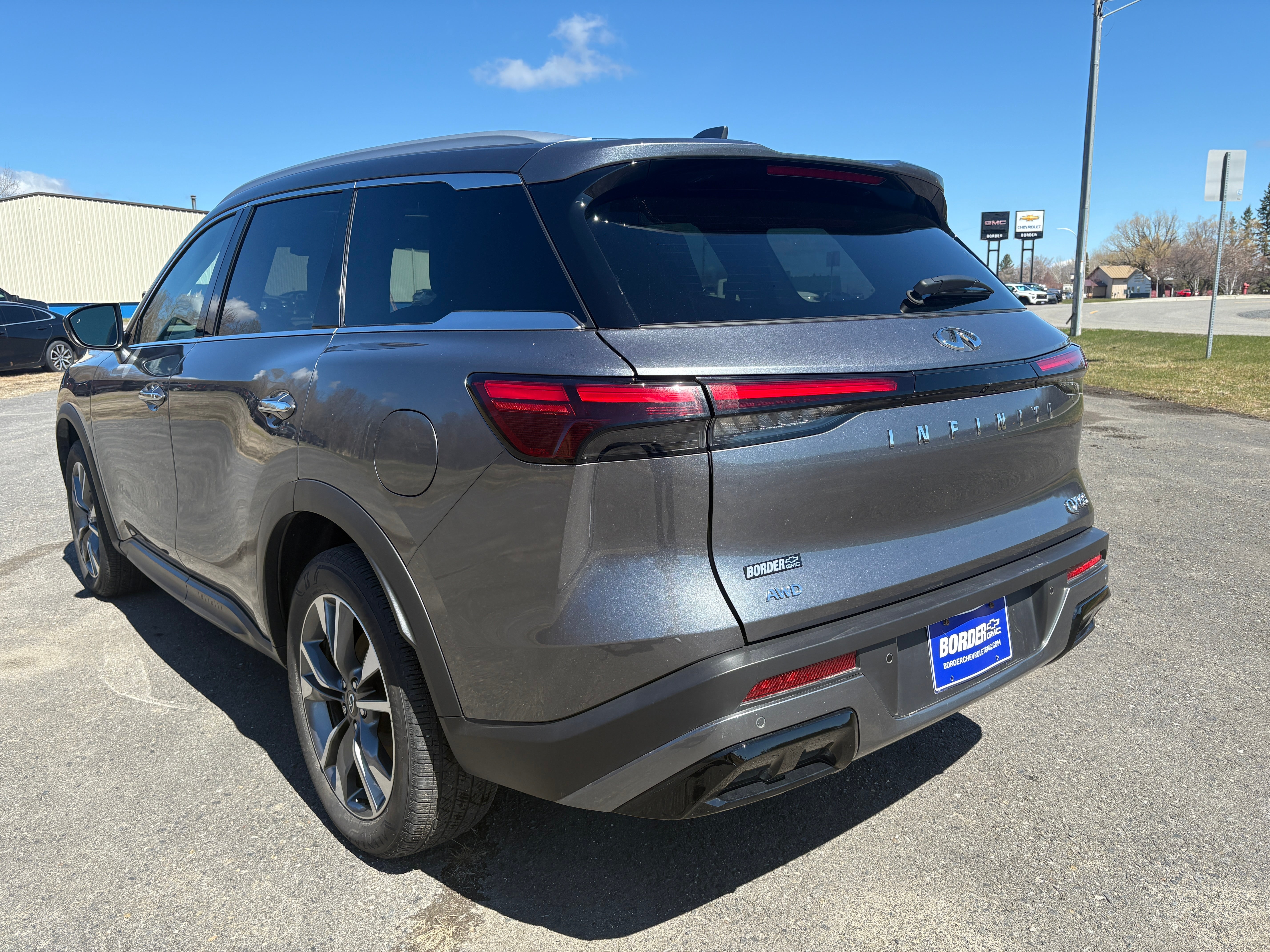 View vehicle photo 3
