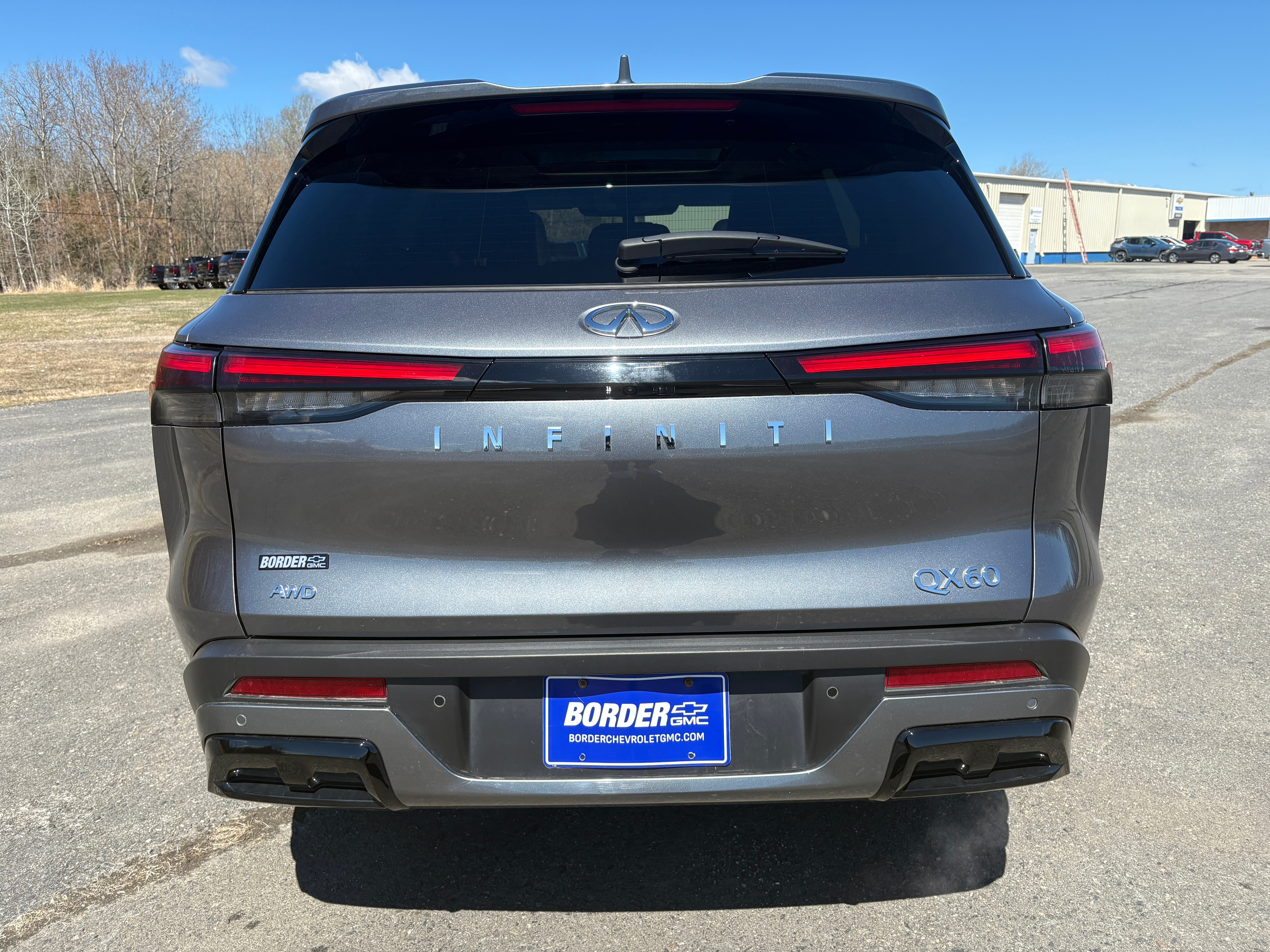 View vehicle photo 4