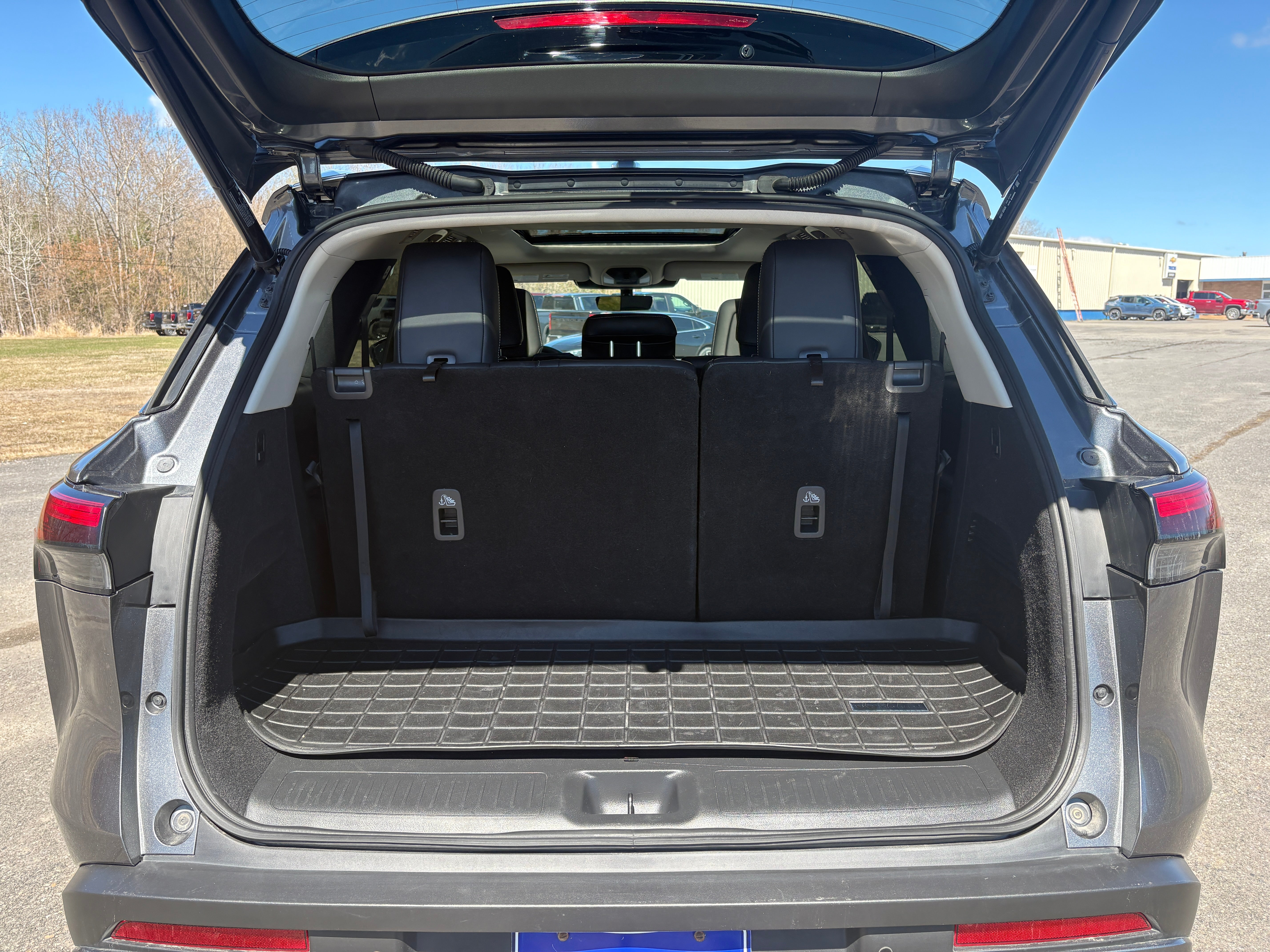 View vehicle photo 5