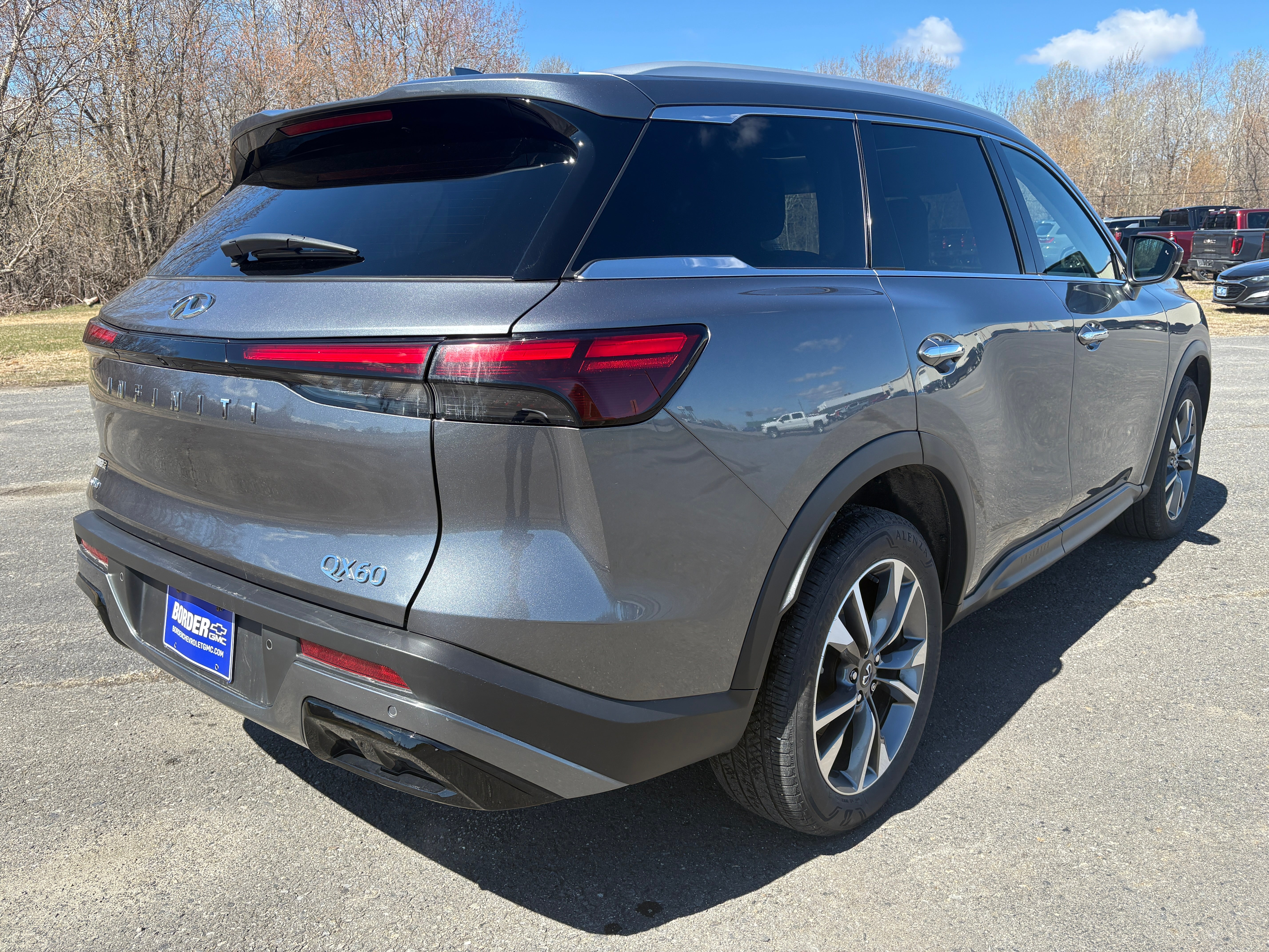 View vehicle photo 7