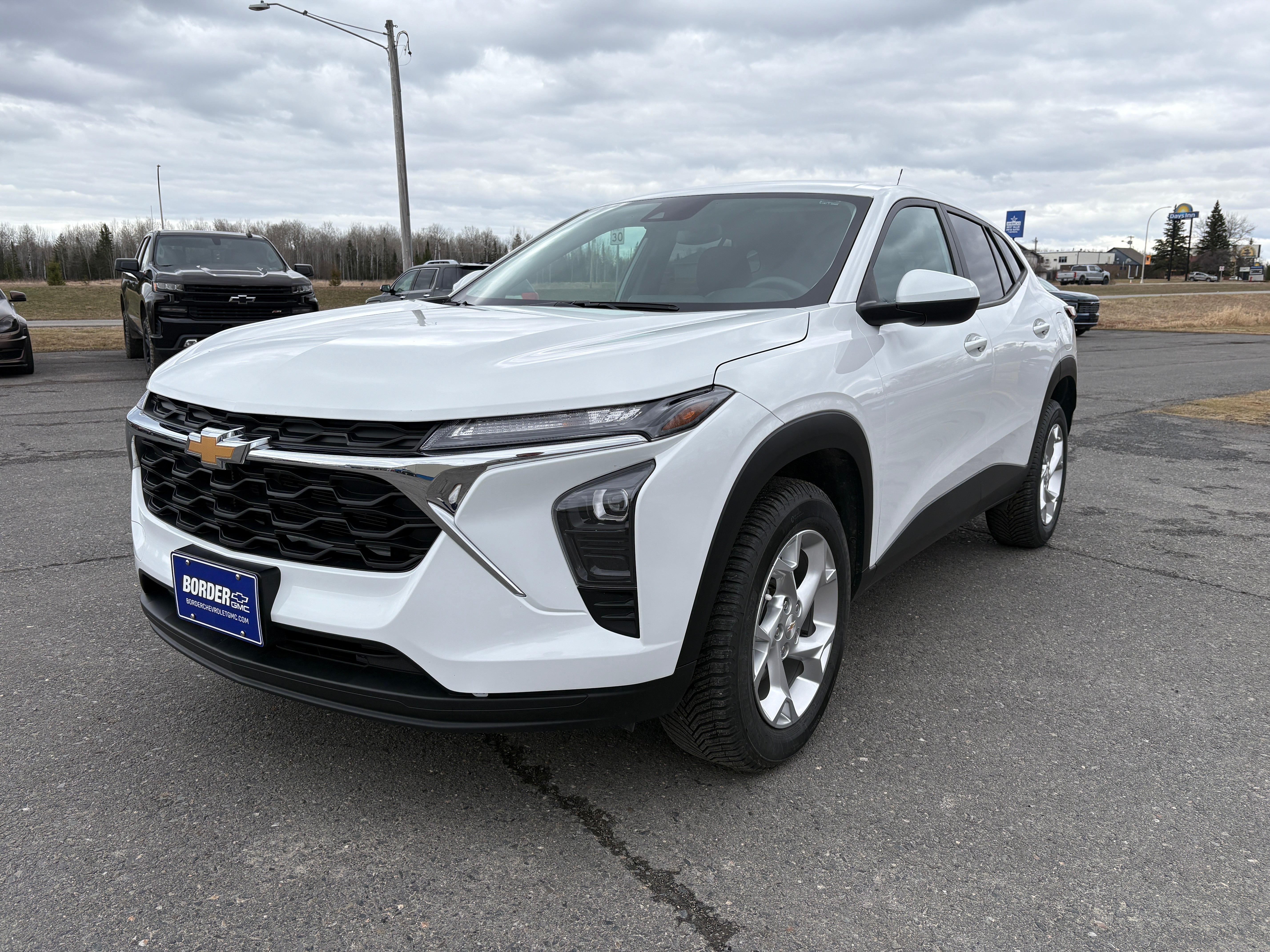  2024 Chevrolet Trax LS FWD   
