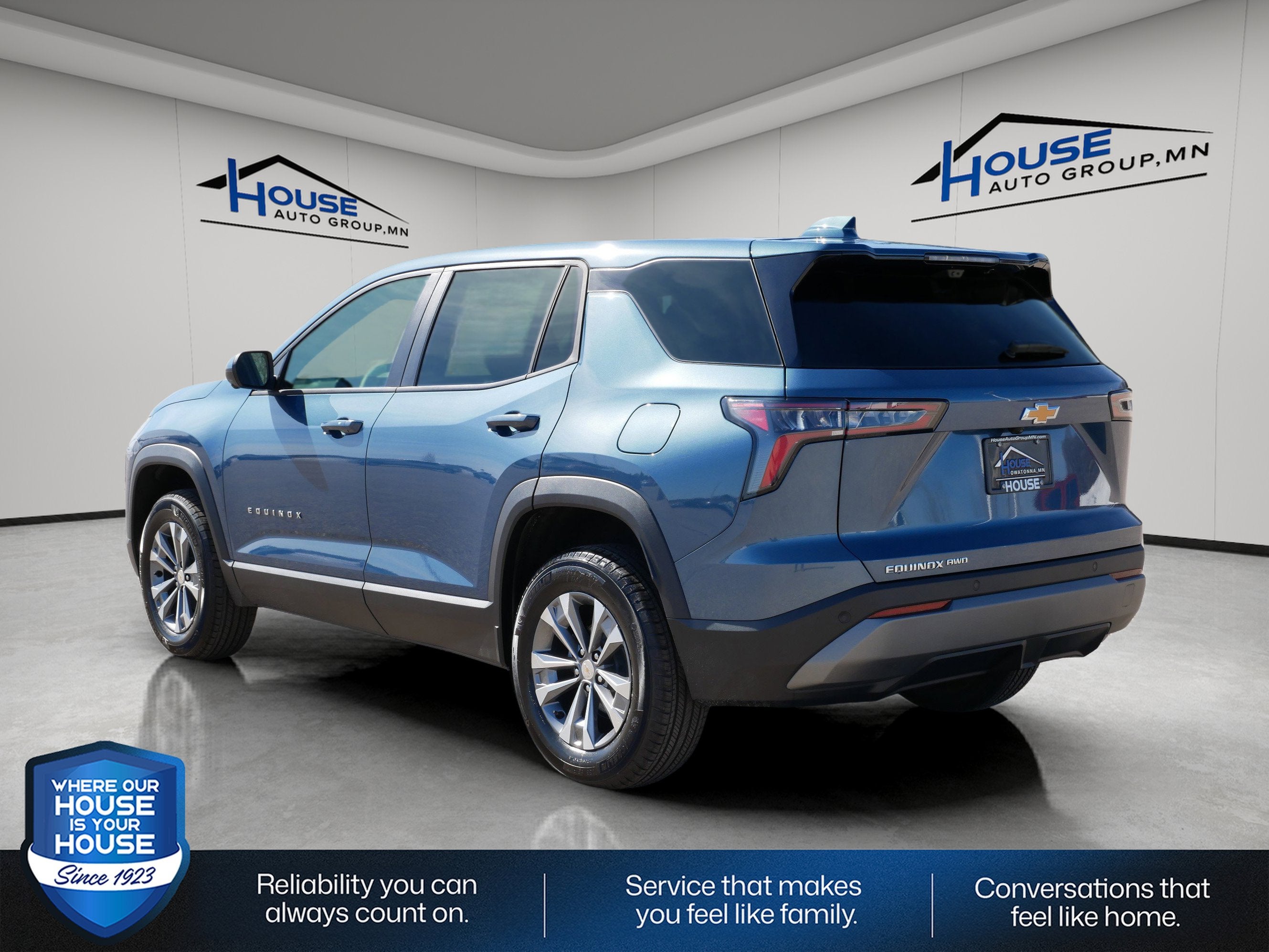 View vehicle photo 4